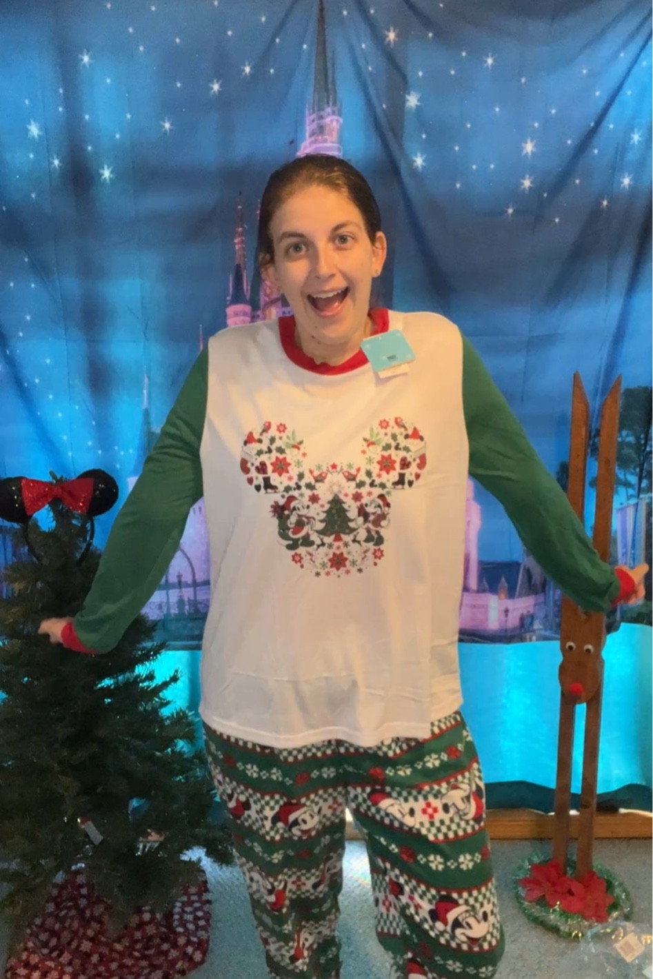 I am wearing a size large. They are a little big but want a comfy fit.

#LTKSeasonal #LTKHoliday #LTKsalealert