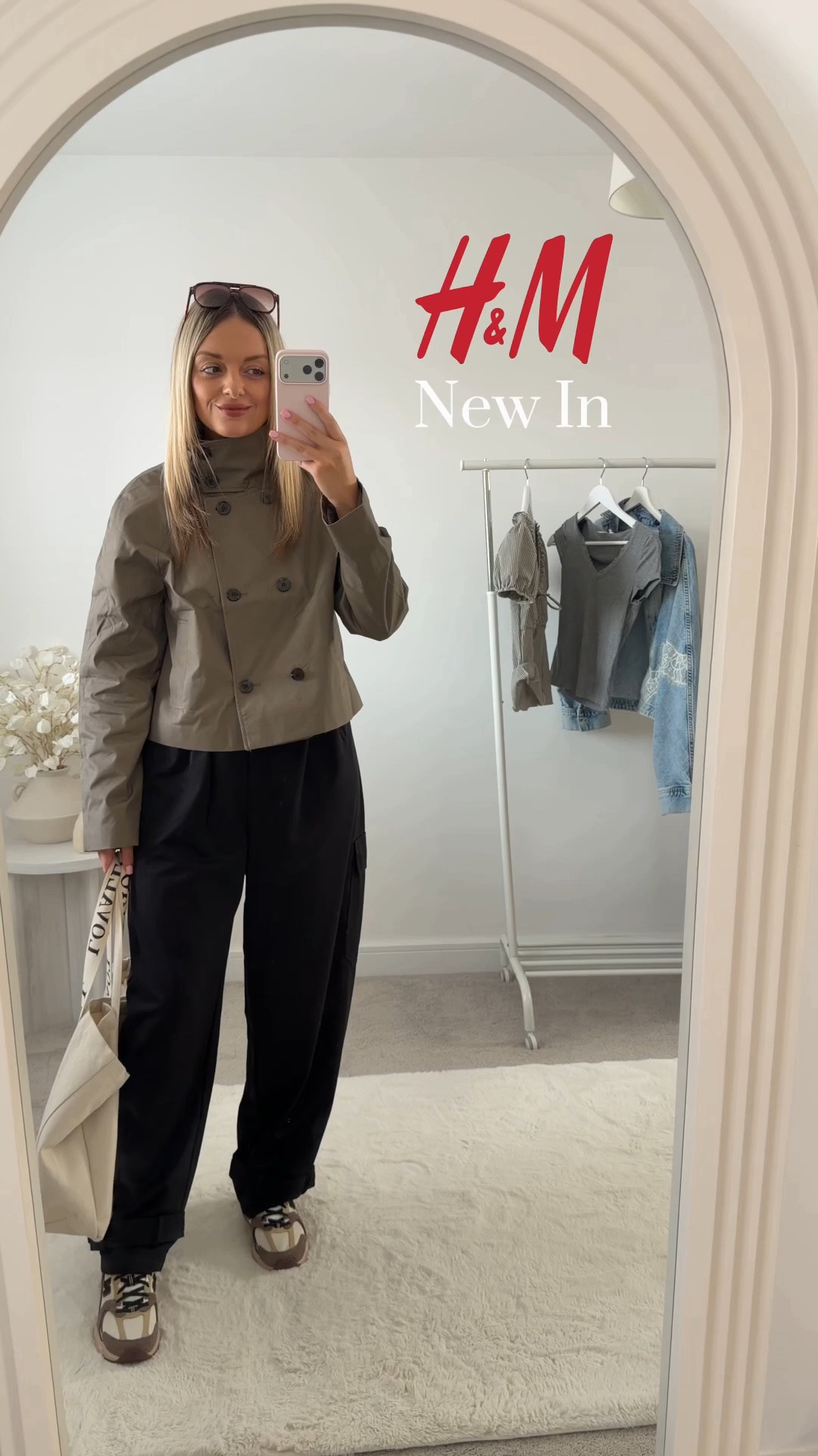 H&M New In Autumn Outfit 🤎🍂☕️

I Just thought I’d share an early autumn outfit because I am in loveeee with this khaki cropped trench! 🤎 Paired with these black trousers from @hm, it makes such an easy, effortless outfit for autumn. H&M have some of the best pieces in at the moment 🫶

Trench coat autumn fashion trousers 

#easyfashion #hm #hmxme #autumn #autumnfashion

#LTKautumn #LTKuk #LTKeurope