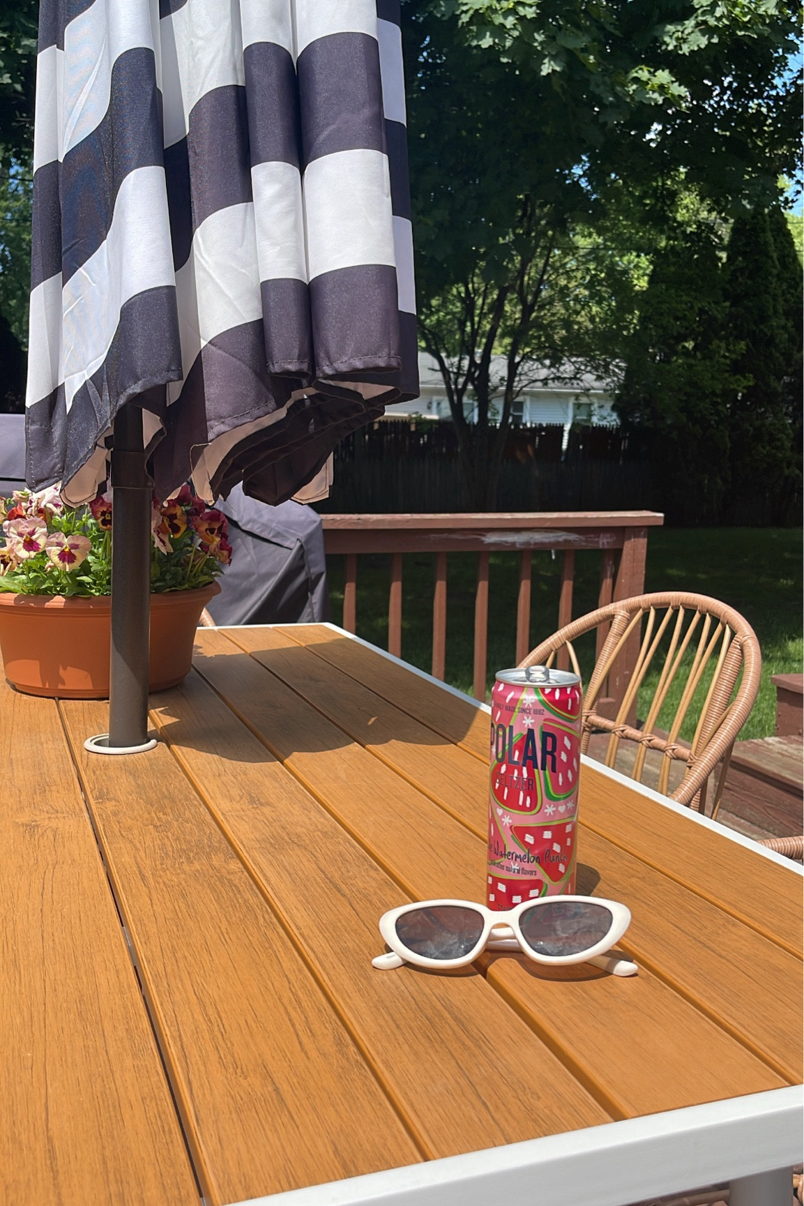 Outdoor dining set & umbrella



#LTKHome #LTKStyleTip #LTKParties