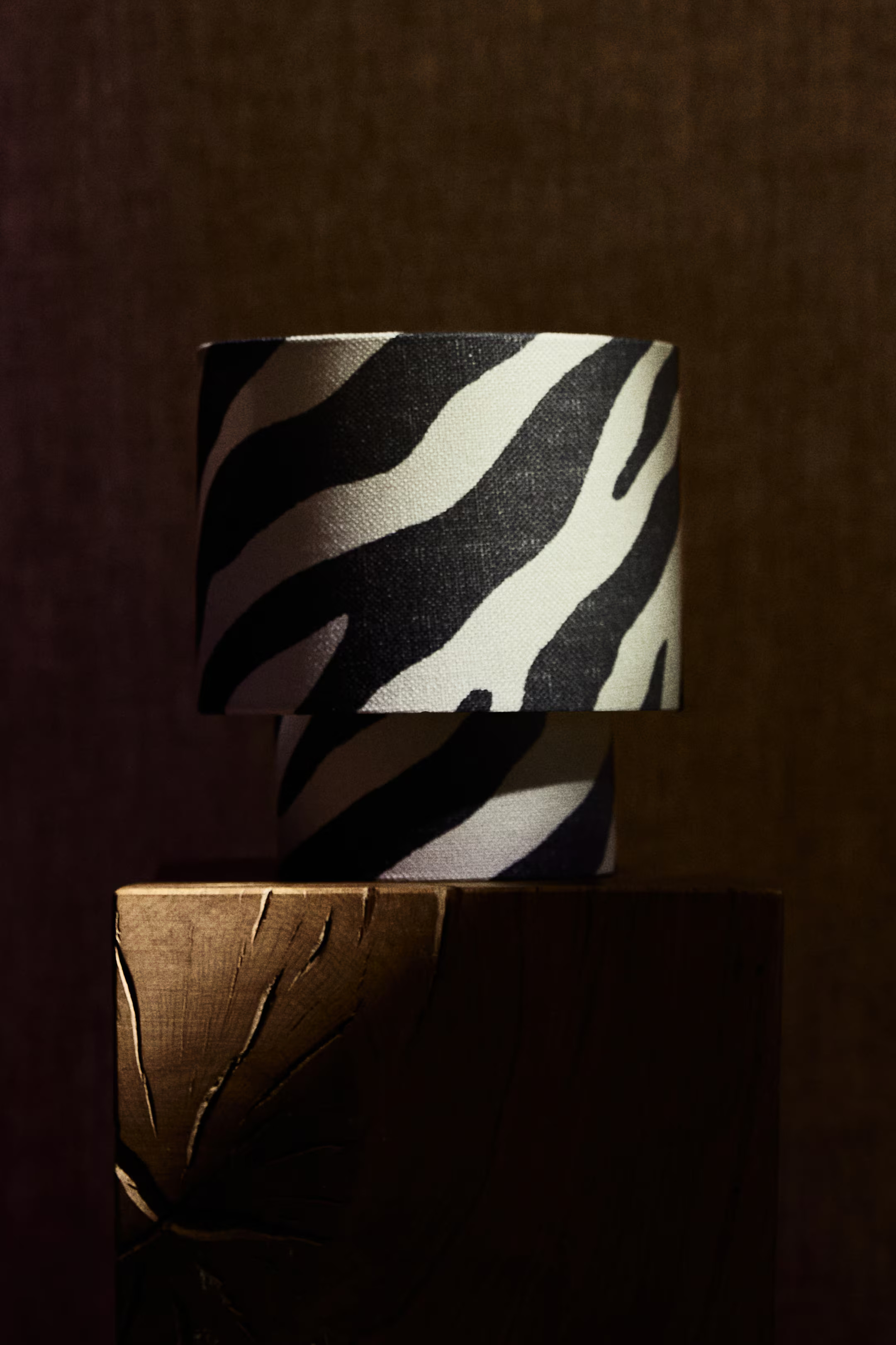 Patterned fabric-covered table lamp | H&M (UK, MY, IN, SG, PH, TW, HK)