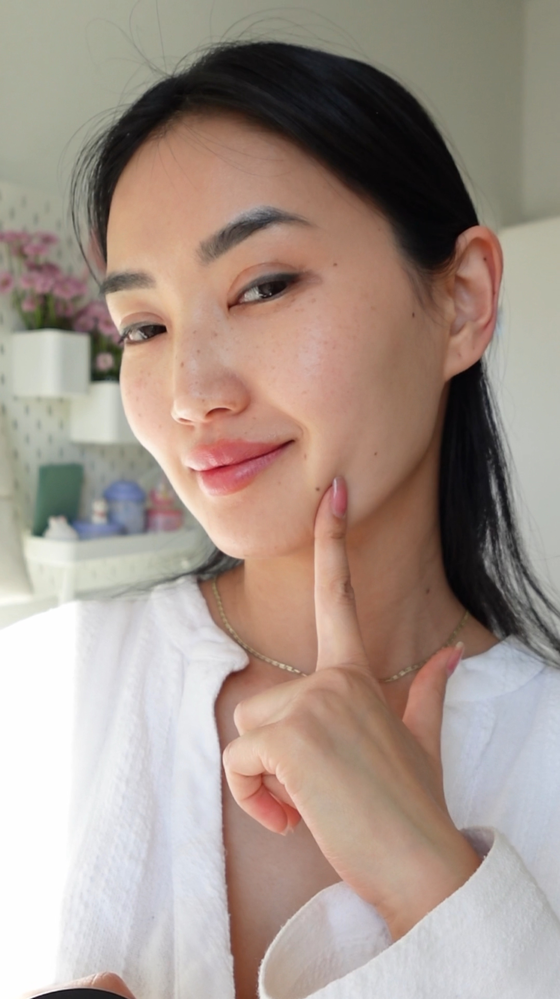 Sensitive skin alert 🚨 🤎💛

One of my favorite skincare products is the True Botanicals Ginger Turmeric Cleansing Balm. This gentle balm is perfect for sensitive skin, effortlessly removing makeup and sunscreen. 
After use, the skin feels incredibly soft and moisturized. I particularly appreciate that this product is vegan, emphasizing its natural and gentle effects on the skin.


#skincare #skincareroutine #cleansingoil #truebotanicals #glow #glowingskin #sensitiveskin #radiant #radiantskin

#LTKbeauty #LTKVideo