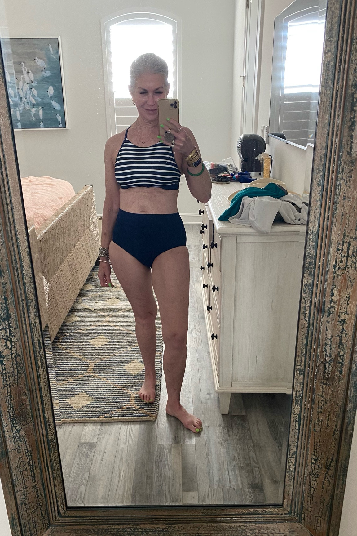 I wore this swimsuit at the beach a couple weeks ago and absolutely love it. 







#LTKswim #LTKcurves #LTKFind