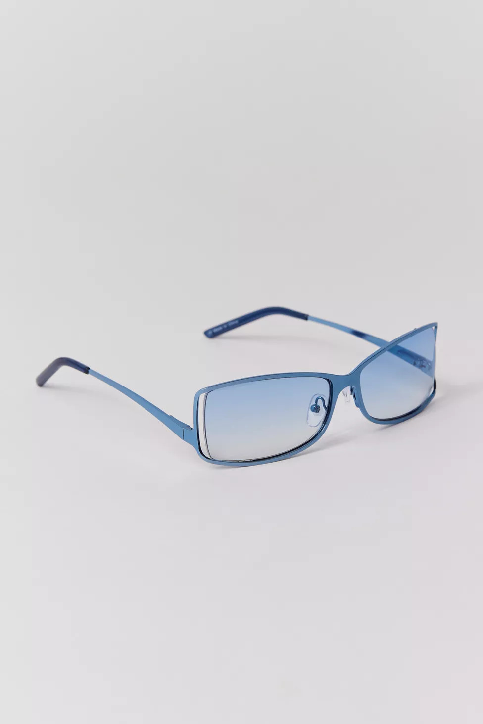Roxy Slim Metal Shield Sunglasses | Urban Outfitters (US and RoW)