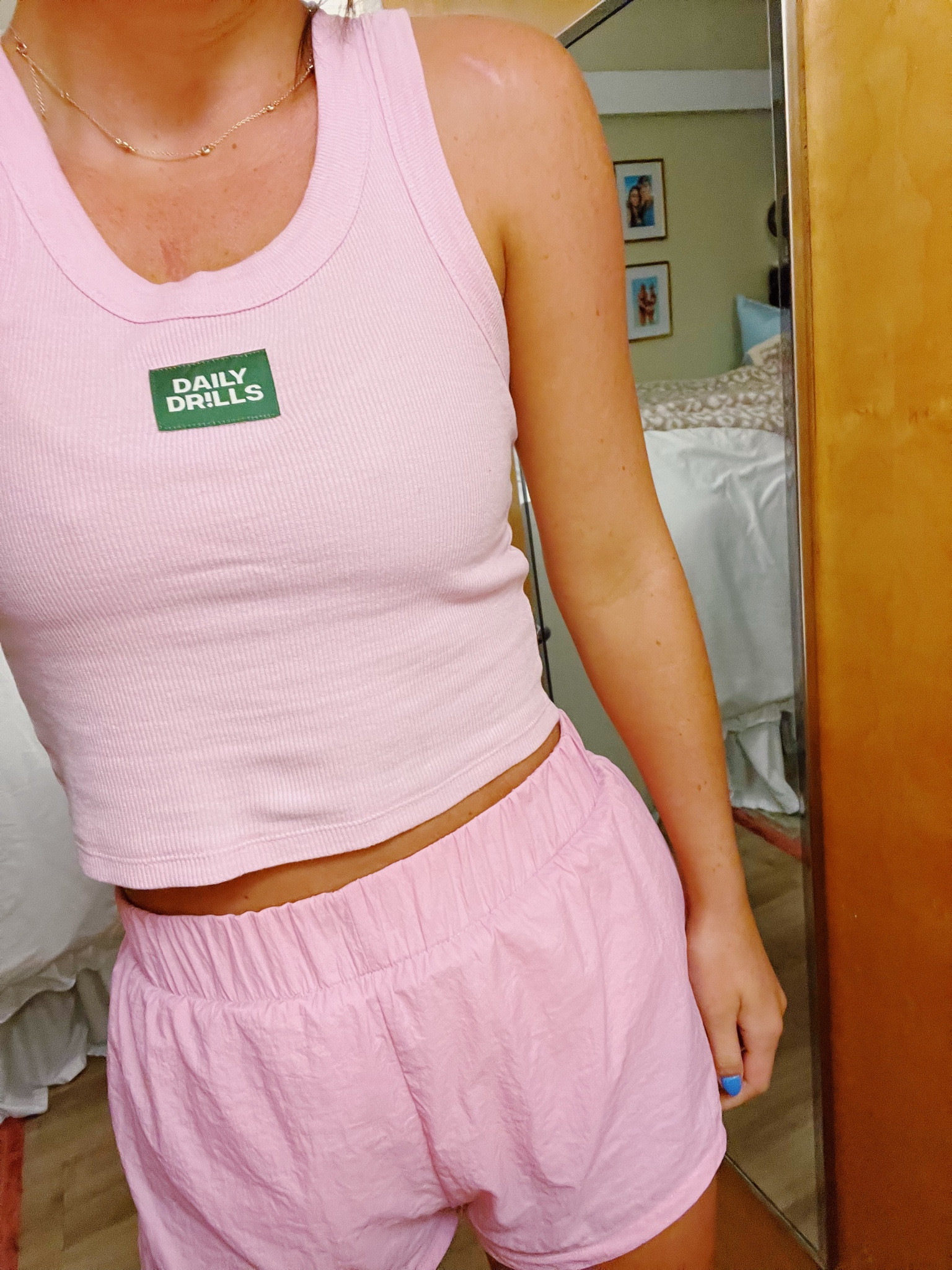 Happy Monday!! Wearing daily drills !!!