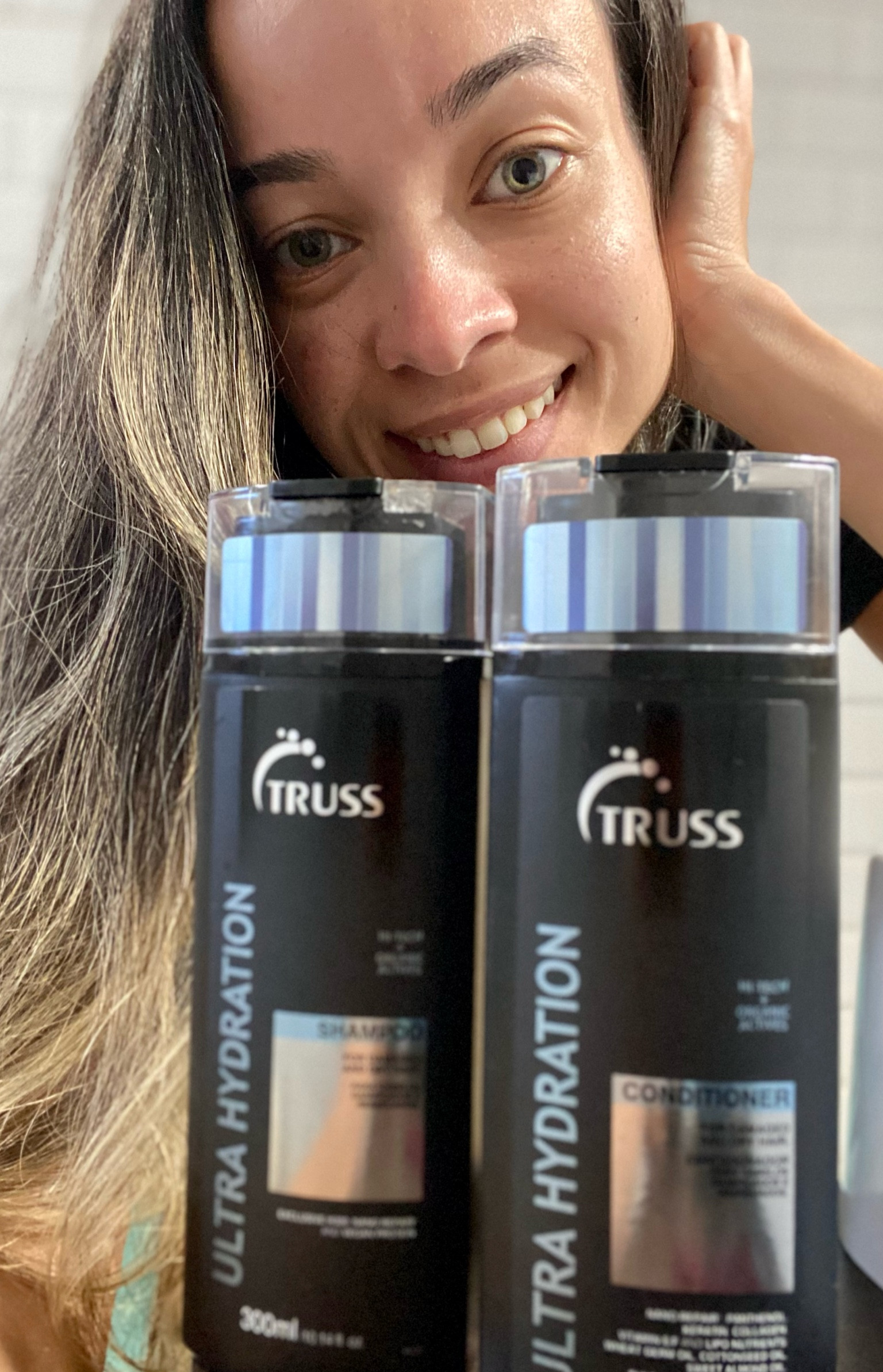 Outro queridinho da minha rotina de cuidados com o cabelo é o Truss ultrahydration.
Outra dupla que faz a gente terminar de lavar o cabelo e pensar que saiu do salão de tão hidratado que fica após a lavagem

#LTKFind #LTKbeauty #LTKbrasil