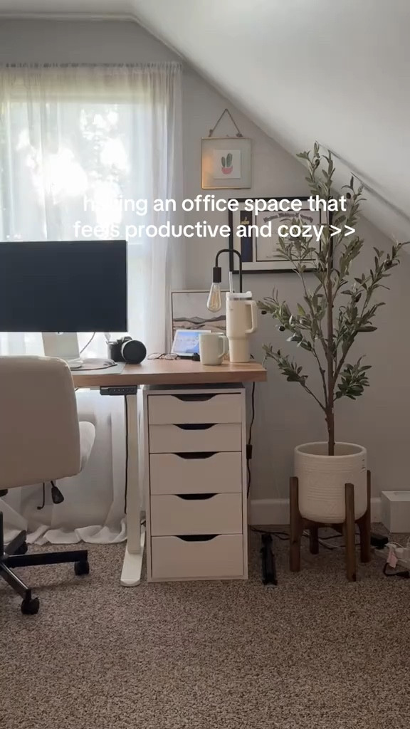 Cozy and productive home office space 🏠

#LTKStyleTip #LTKHome #LTKFallSale
