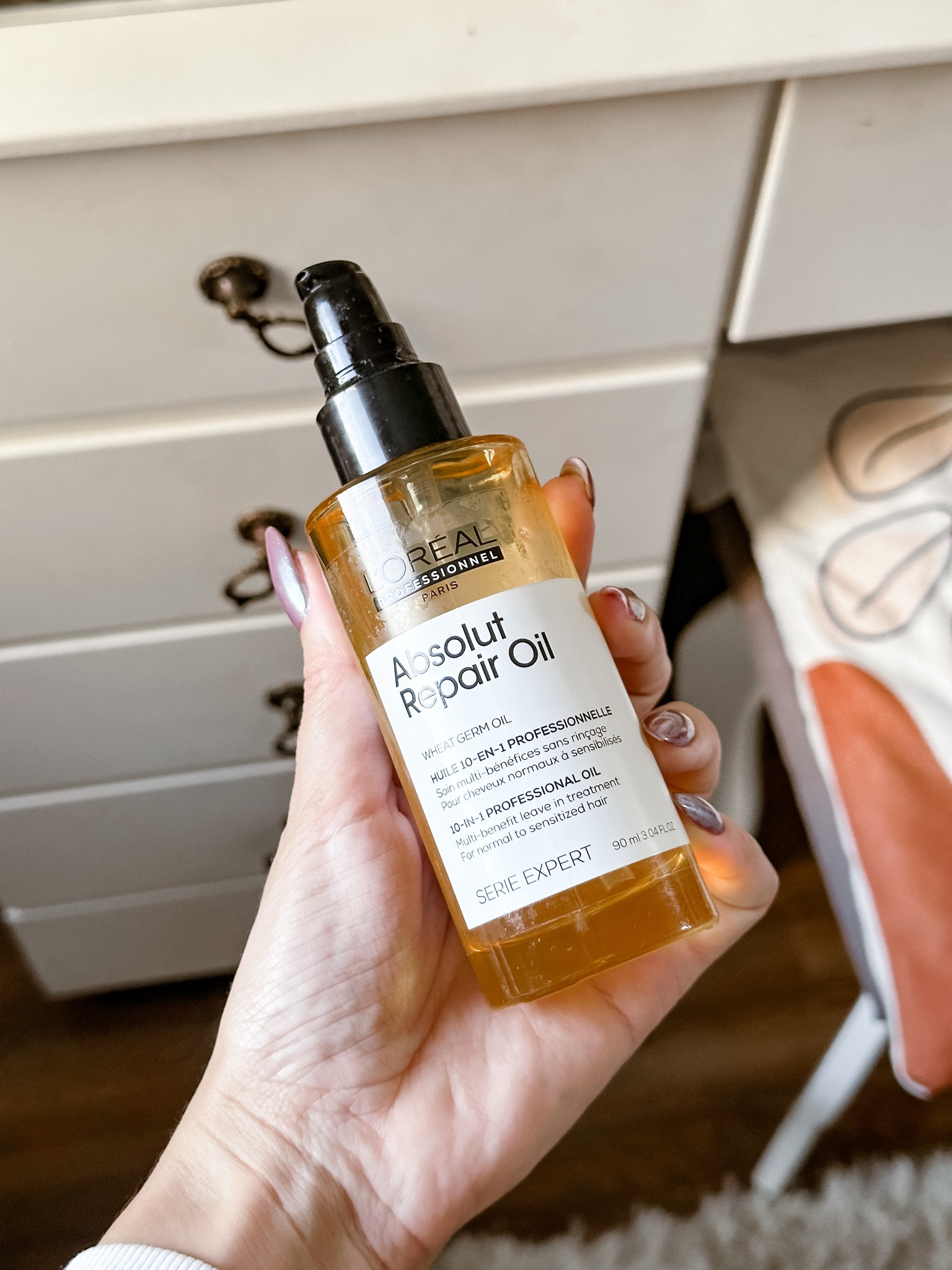 Oieee 💕mais uma indicação maraaaa!!! O óleo Absolut Repair de L'Oréal Paris Professionnel é um produto popular na linha de cuidados capilares da marca. É conhecido por sua fórmula enriquecida com agentes nutritivos que ajudam a reparar e proteger os cabelos danificados, proporcionando nutrição, brilho e suavidade. 

É frequentemente usado para ajudar a controlar o frizz e dar mais vitalidade aos fios.
 Esse está diariamente na minha rotina , e não tem erro ! Para adquirir é só clicar no imagem do produto abaixo 🫶🙏

#LTKbeauty #LTKeurope #LTKbrasil