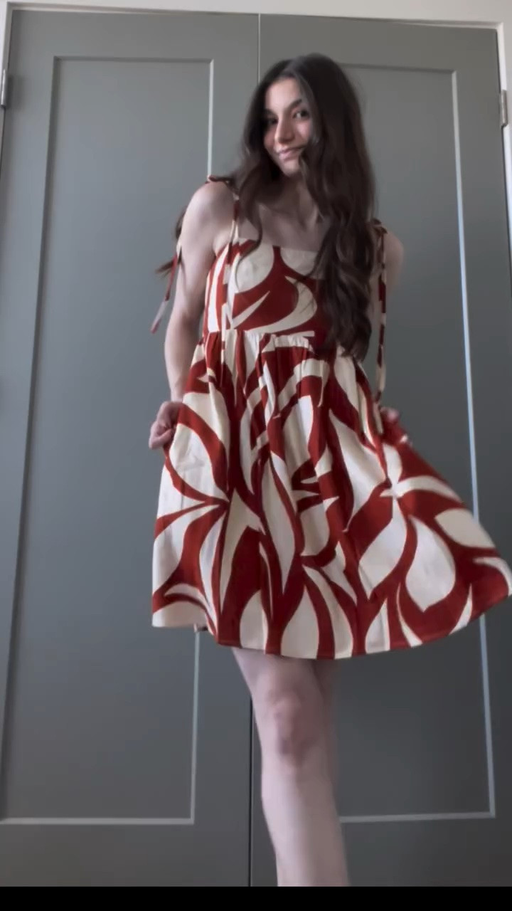 POV: you found a summer dress from @shopsugarlips that’s a little coastal, a little retro and has me very obsessed!

#summerstyle #womenownedbusinessً #sugarlipsxme #gifted #summervibes