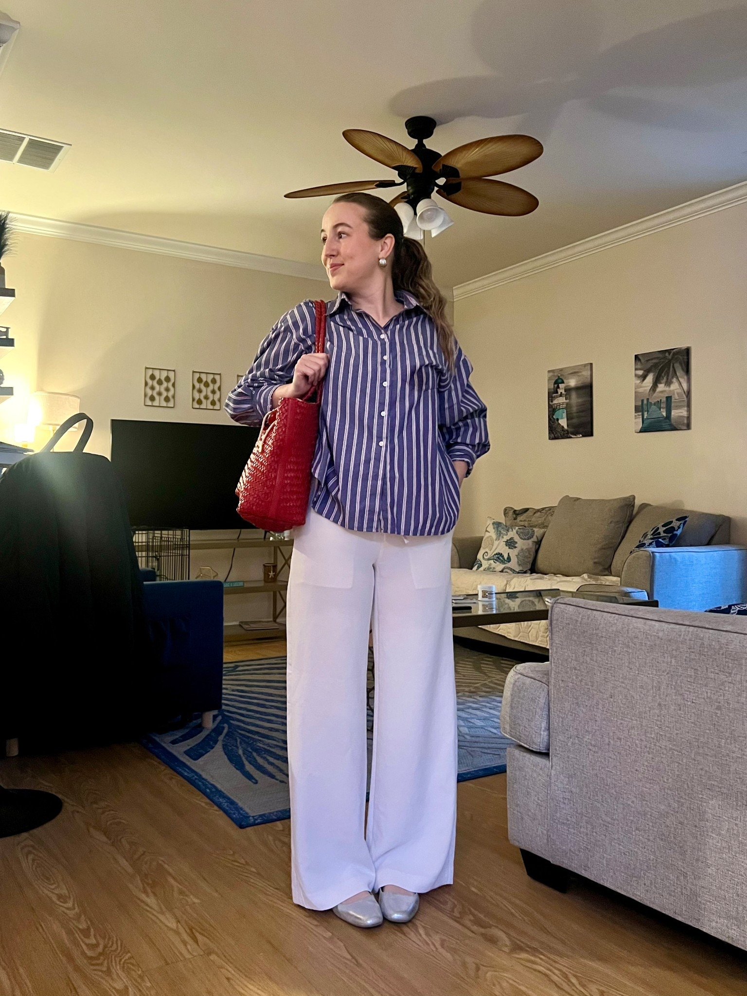 What I wear to clinic! Love to be comfy during busy days and this pants/button up combo do just that 👌🏼😊💘🩺 5’3 for reference and pants are regular lengthh

#LTKWorkwear #LTKdayinmylife #LTKPetite