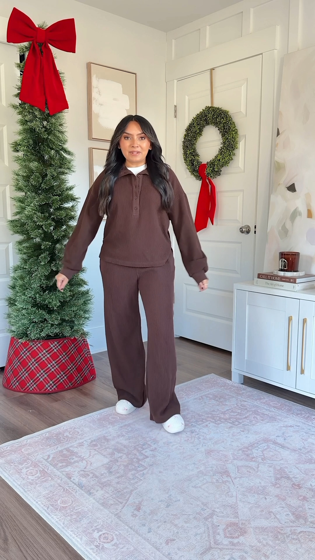 Holiday Lounge Sets!
For reference: I’m 5’0, 32b bra size, and 2/26 in bottoms, pear shaped. 
*Everything I share is unaltered! TTS means true to size. Between size 5-6.6 in shoes 

Top size xs TTS 
Bottoms size small TTS
Slippers size smalll



#LTKHoliday #LTKGiftGuide #LTKPetite