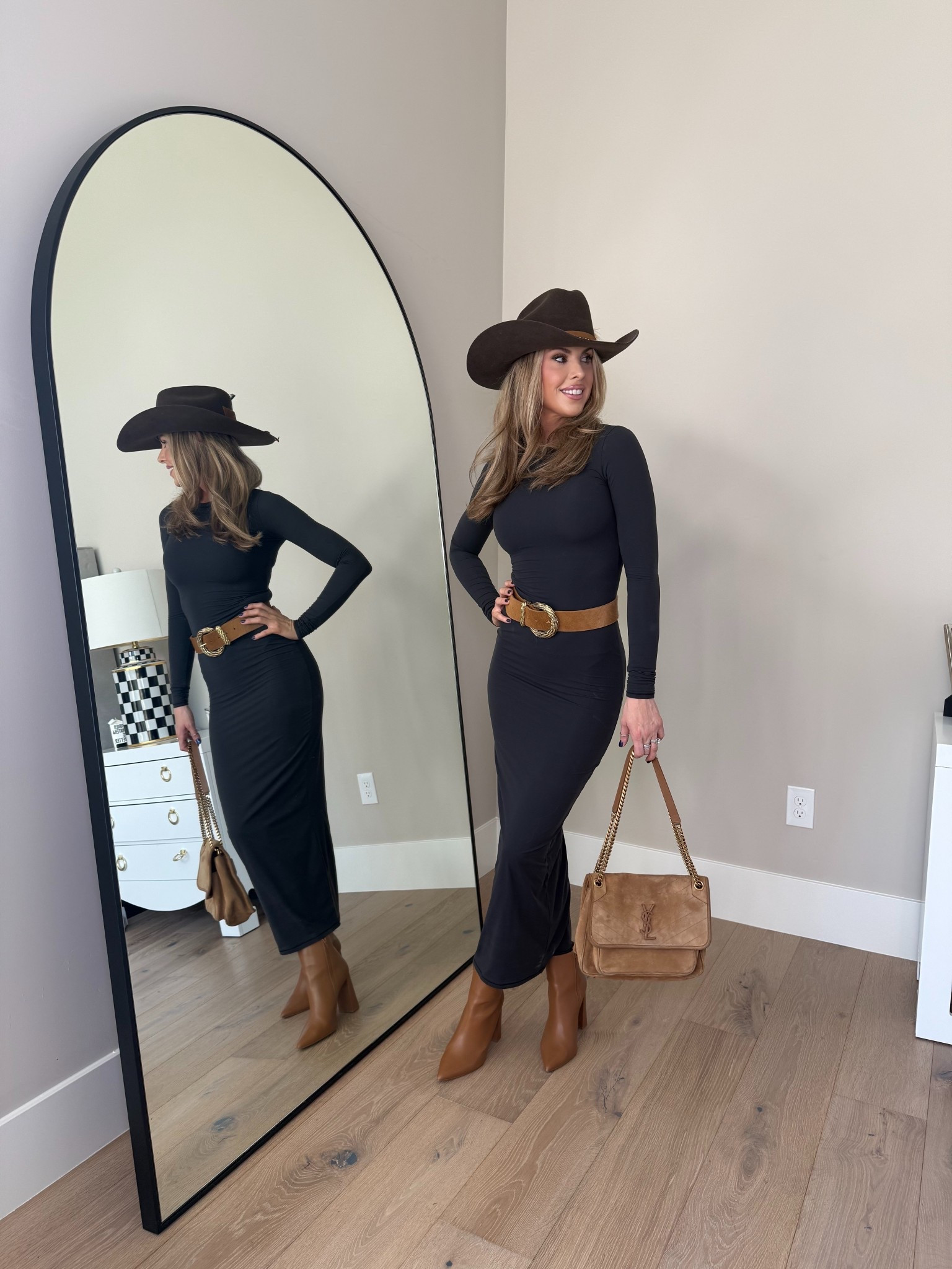 This is one of those effortless looks that comes together in minutes. 🖤🖤The secret is starting with a simple, clean base and letting the accessories do the work. A great belt, a boot, and this cowboy hat really pull the whole look together. Linking everything. xx 

#LTKootd #LTKgrwm #LTKOver40