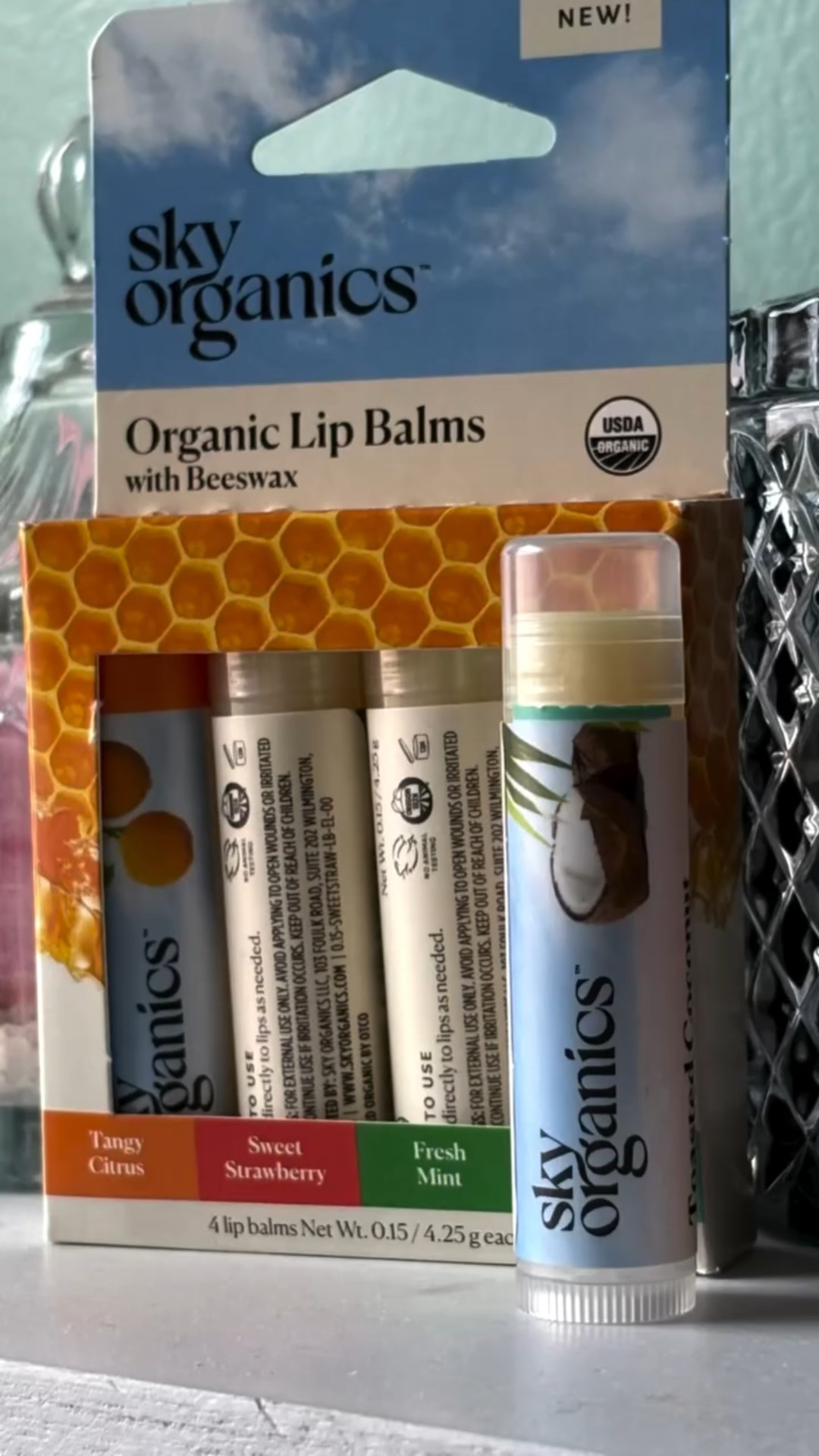 Sky Organics lip balms have my heart 🐝💛 Super smooth, non-sticky, long-lasting moisture, and they smell SO good. All natural plant extracts + beeswax = lips that feel as good as they look ✨@influenster @skyorganics.us #complimentary #skyorganics #skyorganicspartner #lipbalm #winterskincare