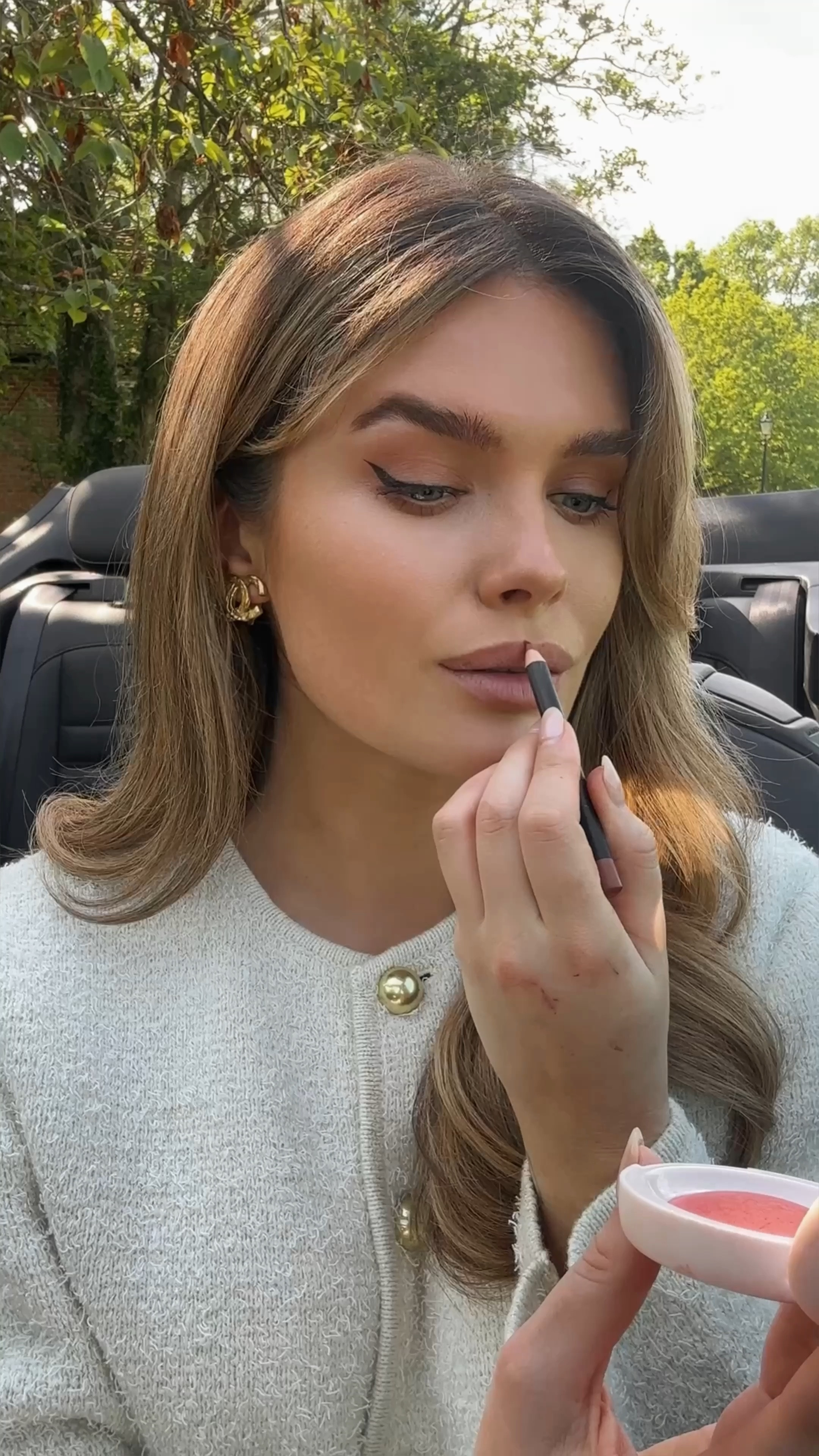 Finishing touches using: 
@maccosmeticsuk pencil ‘Stripdown’
@patmcgrathreal blush ‘paradise peony’ 
@rarebeauty blush ‘cheer’
@diorbeauty lip oil ‘rosewood

#LTKeurope #LTKbeauty #LTKuk