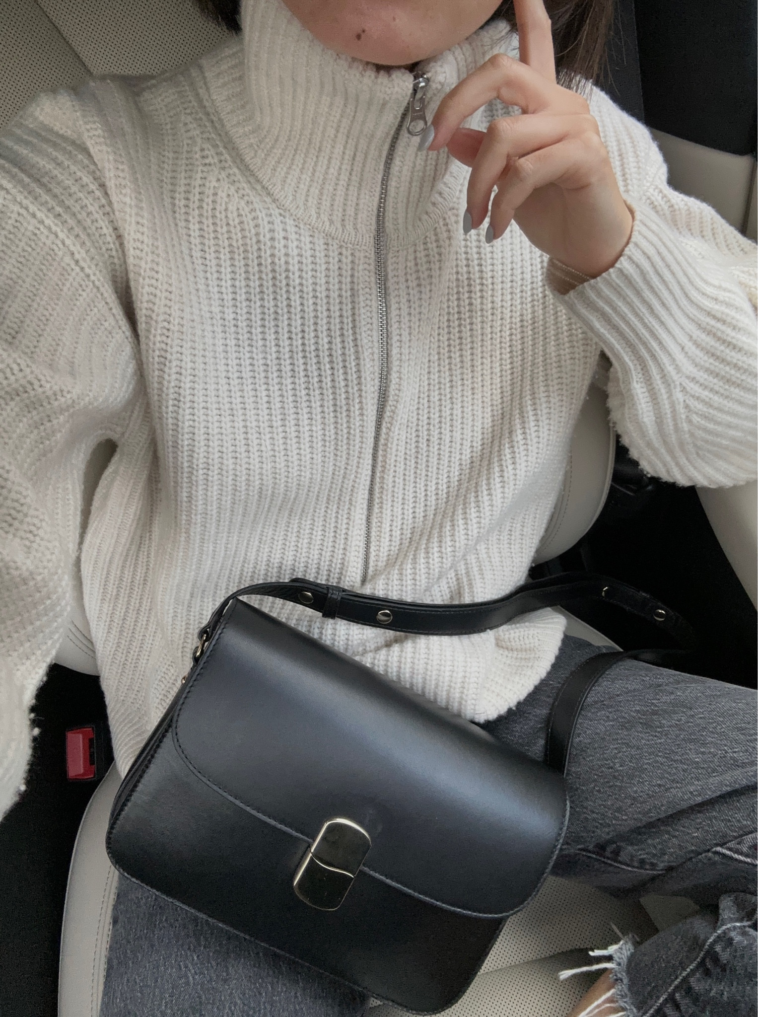 Sweater: Everlane half zip ribbed wool sweater. Tts
Jeans: Levi’s Ribcage. One of my most fav jeans 👌🏻 
Bag: Sezane Milo classic

#LTKitbag