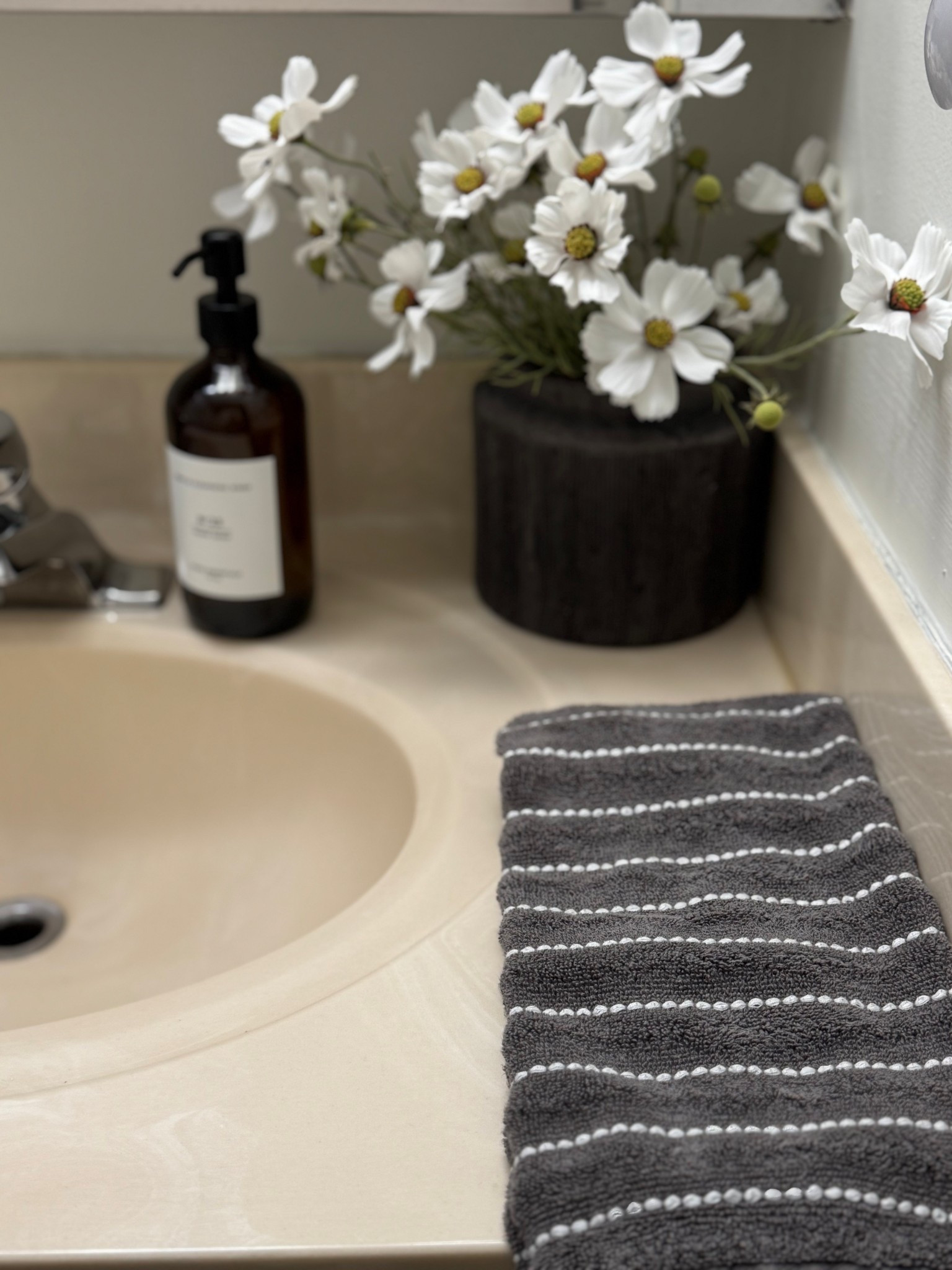 Hand towel,, bathroom decor, glass soap, dispenser, viral, Walmart, planter, vase, Cosmos, bathroom, bathroom styling

#LTKSeasonal #LTKSaleAlert #LTKHome