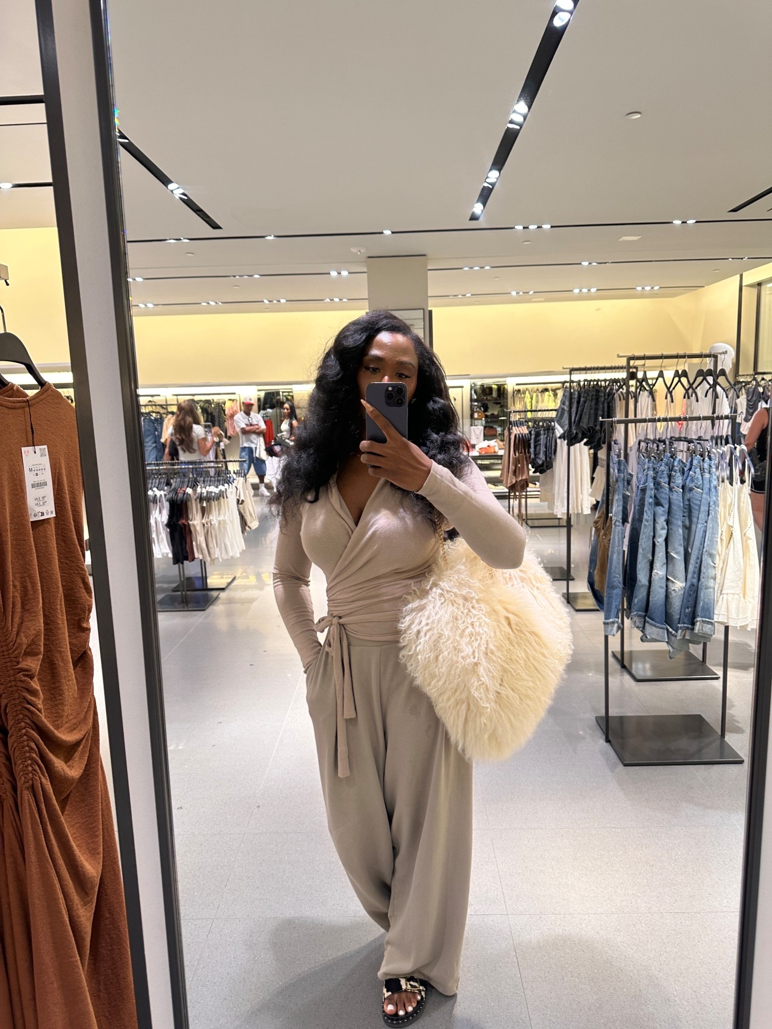 Out and about fit🤍
