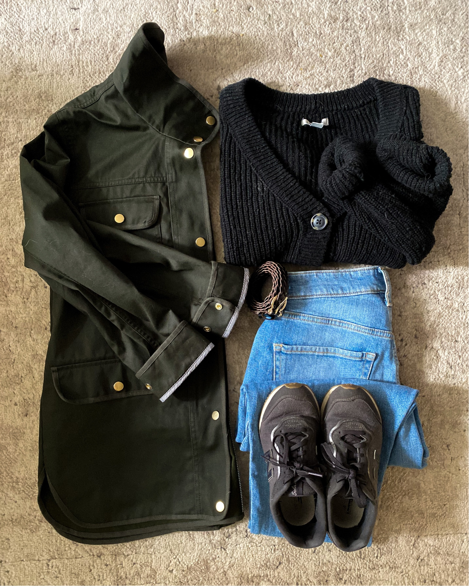 Casual fall outfit. Pumpkin patch outfit. Easy fall look. Fall cardigan. Neutral fall outfit. Mom style 

#LTKstyletip #LTKfindsunder100 #LTKSeasonal