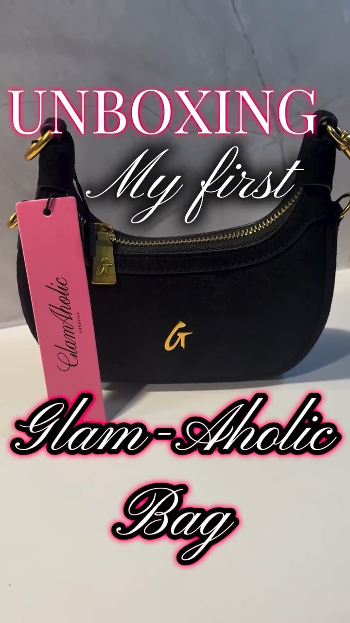 Isn’t she cute 💕☺️. Loving my early valentines 💘 gift 

Bag 👛 ~ @glamaholiclifestyle NANO SUEDE HOBO BAG

#glamaholiclifestyle #handbags #fashionaccesory #valentinesgift
