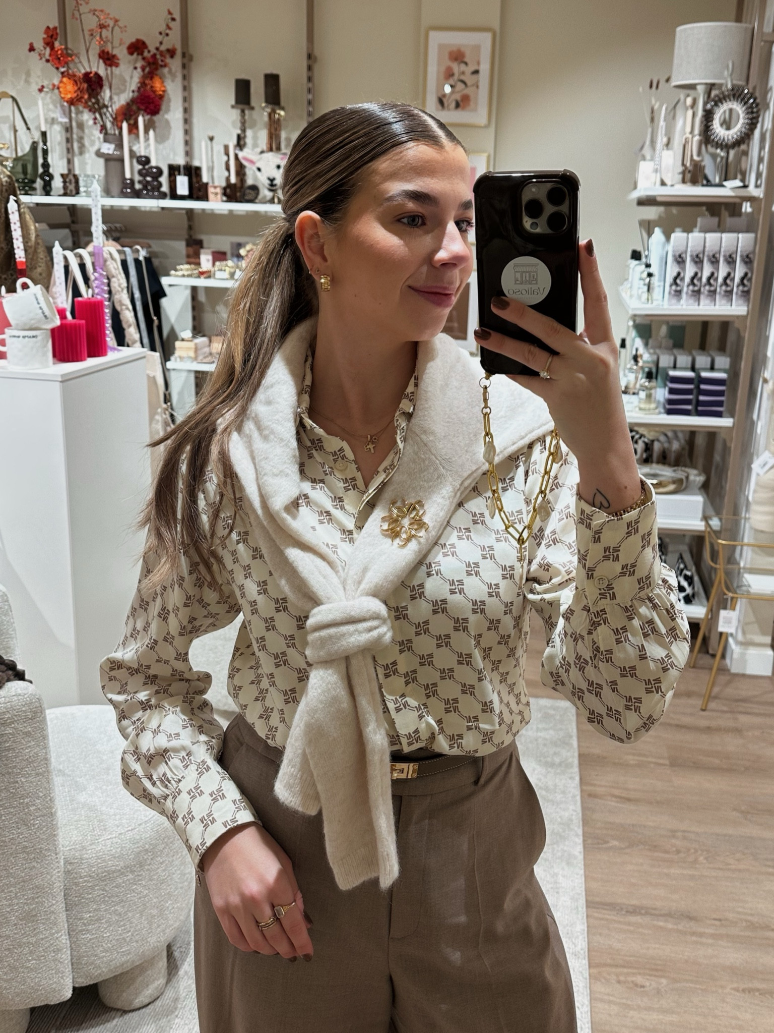 Slowly getting to the spring colours! 🤍

Brown trousers, marron trousers, Mango trousers, Josh V blouse, brown pants, pattern shirt, classy outfit, knitwear, knit sweater, golden broche, golden jewellery, hermes belt

#LTKnederlands #LTKstyletip #LTKeurope