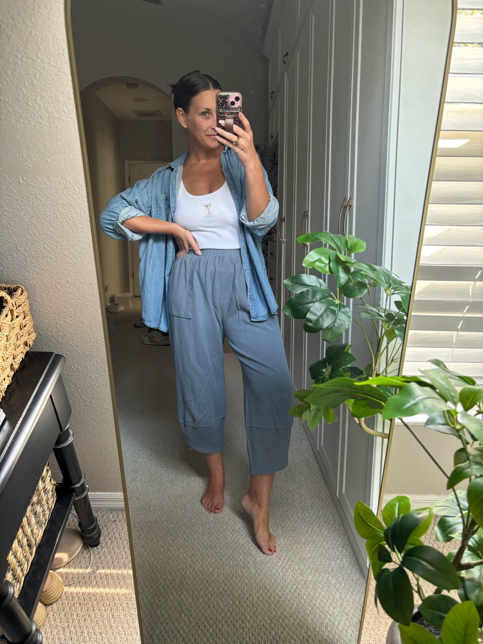 Weekend style- causal fall outfit idea! Absolutely love these barrel joggers for fall

#LTKootd #LTKgrwm #LTKmomlife