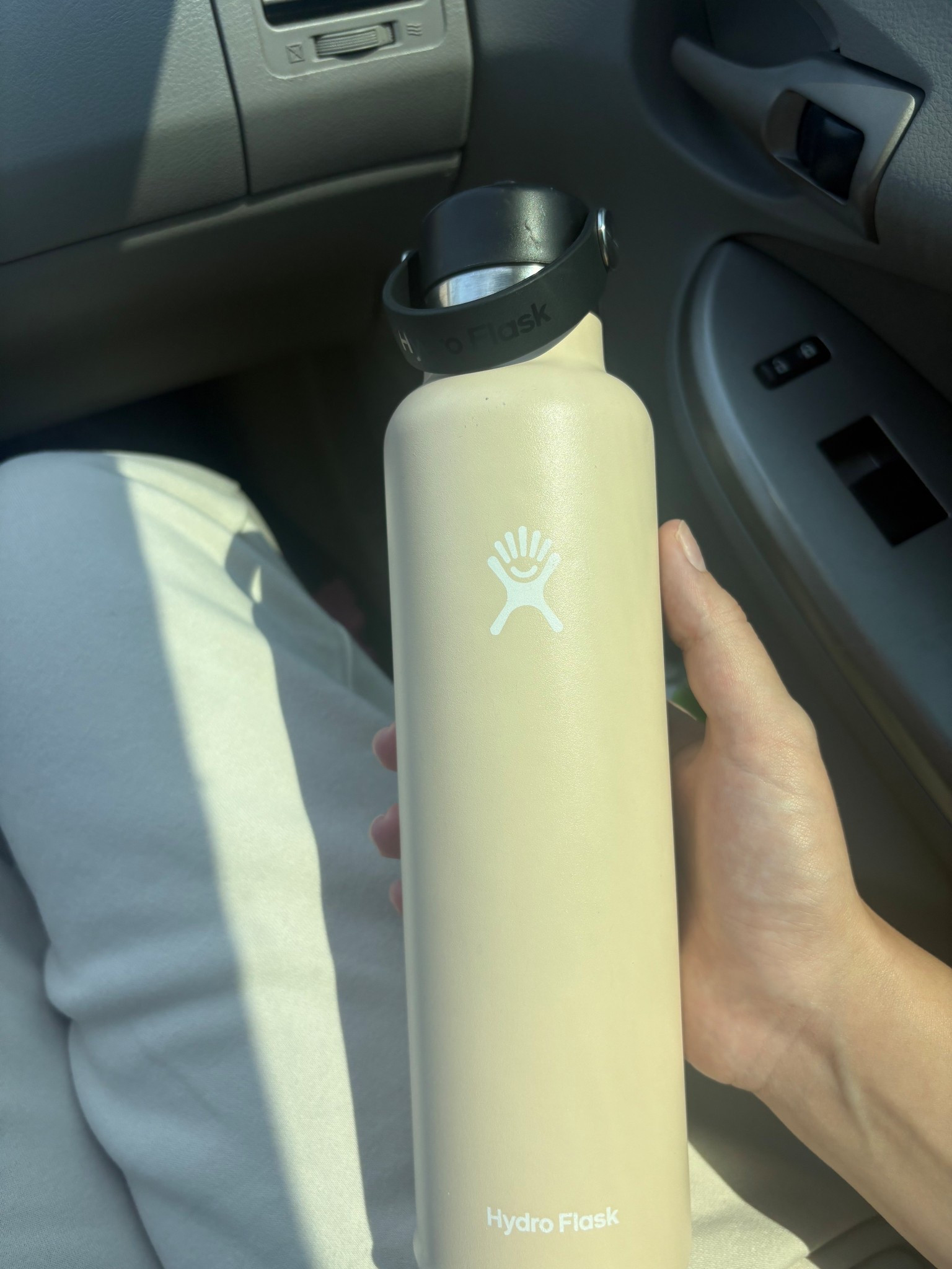 My holy grail neutral water bottle from hydroflask, keeps my water all day and is very aesthetically pleasing! 

#LTKHome #LTKActive #LTKFindsUnder50