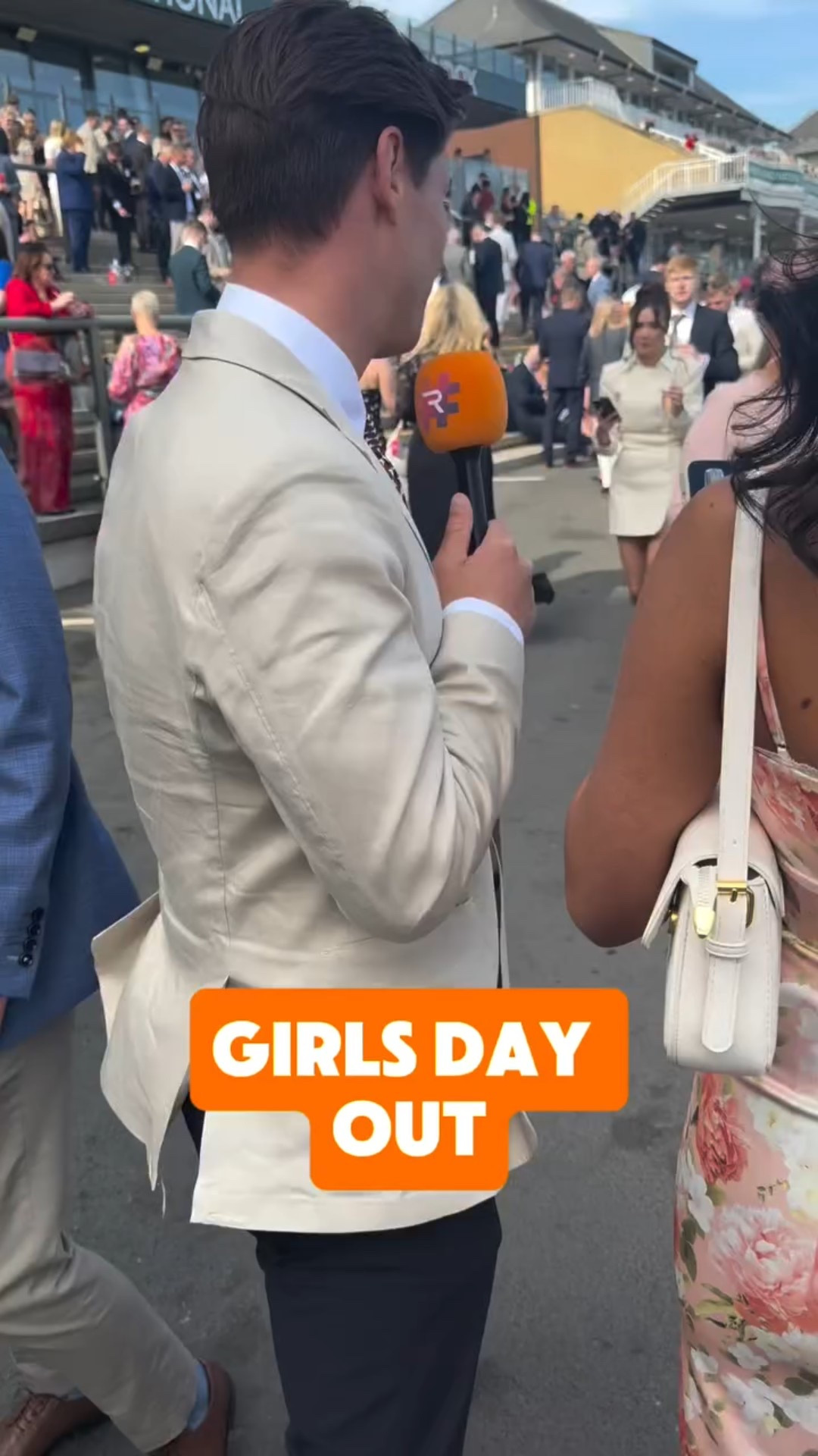 You can’t beat a girls day out to the races 

#Raceday