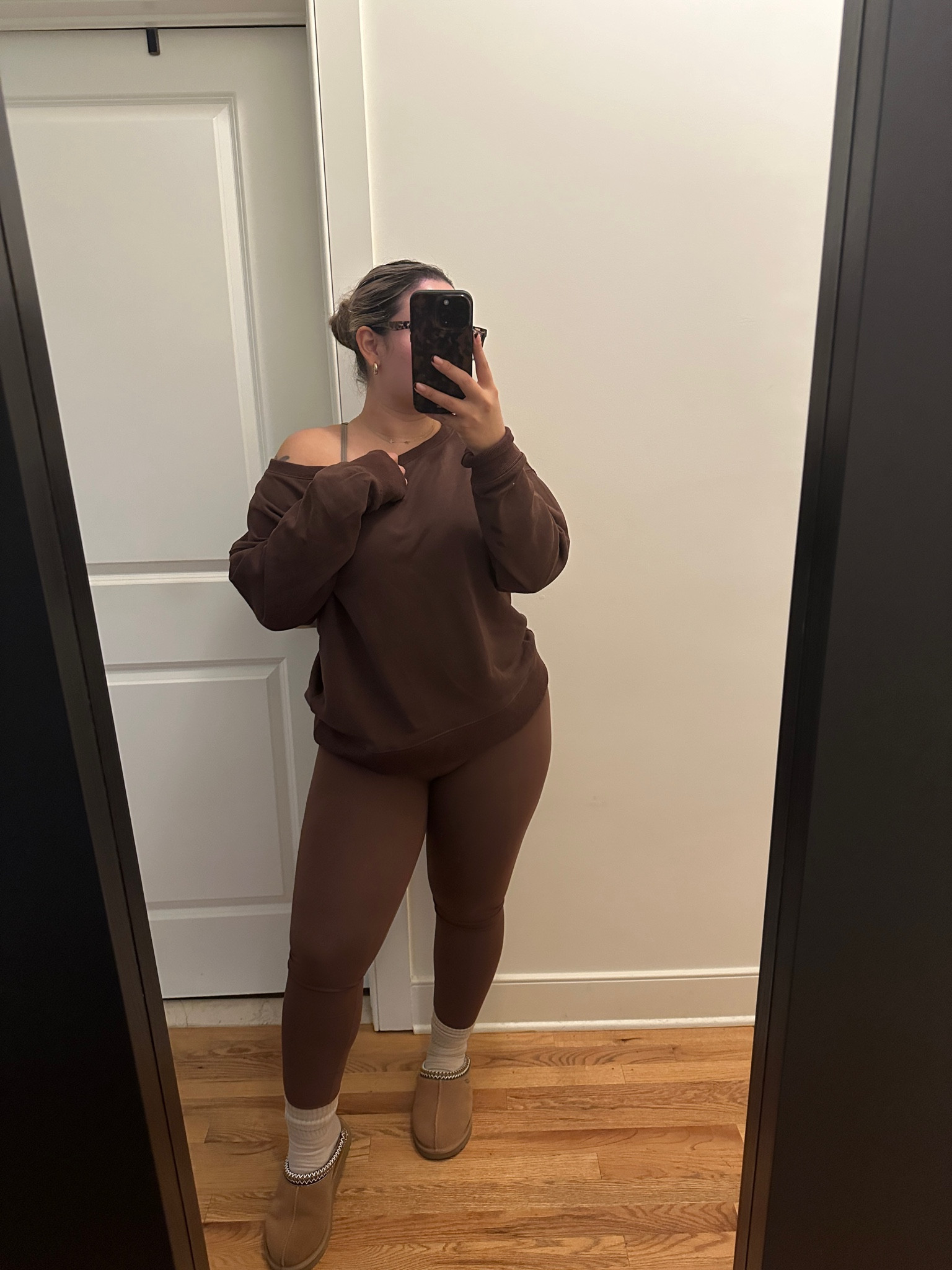 Today’s WFH outfit🤎🍂

Leggings size L 
Sweater size M 