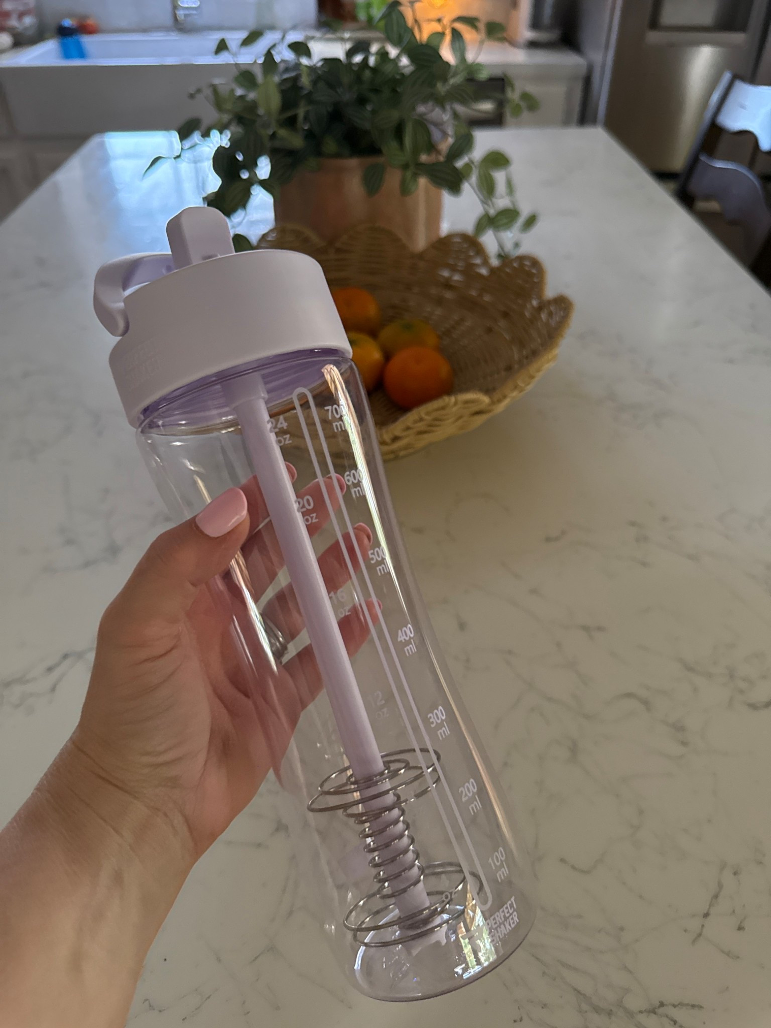 Shaker bottle that has a straw, dishwasher safe , 28oz with oz markings, 4 color options , flip top spout and handle , leak proof

#LTKmomlife #LTKfitnessgoals #LTKdayinmylife