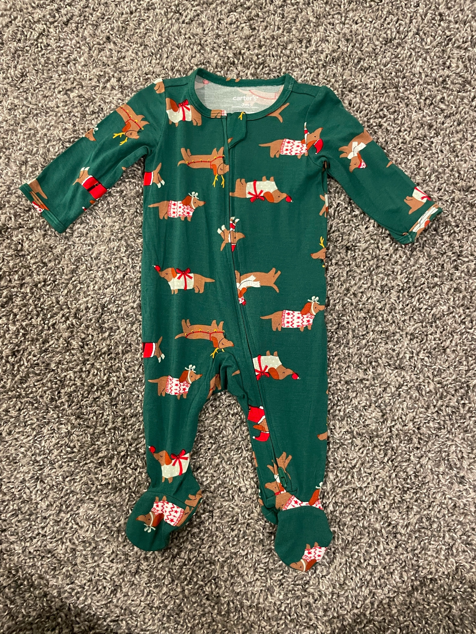 How adorable are these weiner dog Christmas pajamas! 

#LTKBaby #LTKHoliday #LTKSaleAlert