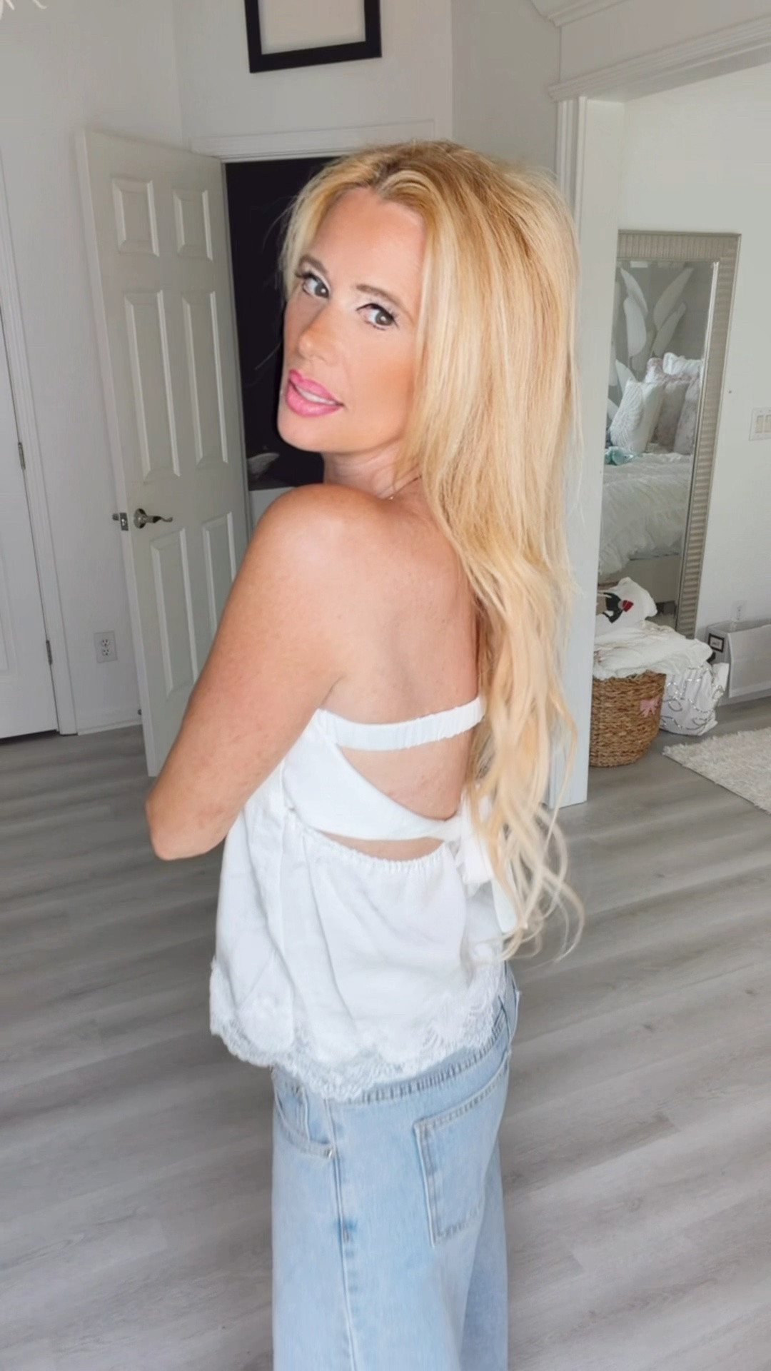 Just texting my girlfriends… 💌🩷✨

Every single piece I’m wearing is on sale, and they’re all so good. 🎀🤍

Comment SHOP and I’ll send you the links! 💕🛍️💗

#OnSale #OutfitIdeas #StyleEdit

#LTKdayinmylife #LTKSaleAlert #LTKootd