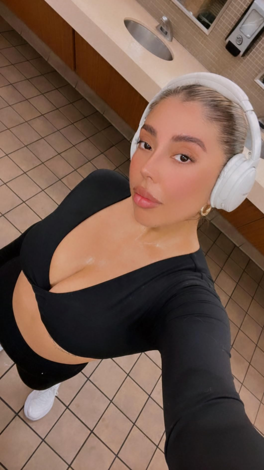 Aoxjox Long Sleeve Crop Tops for Women Sienna Twist Deep V Workout Crop T Shirt Top | Amazon (US)