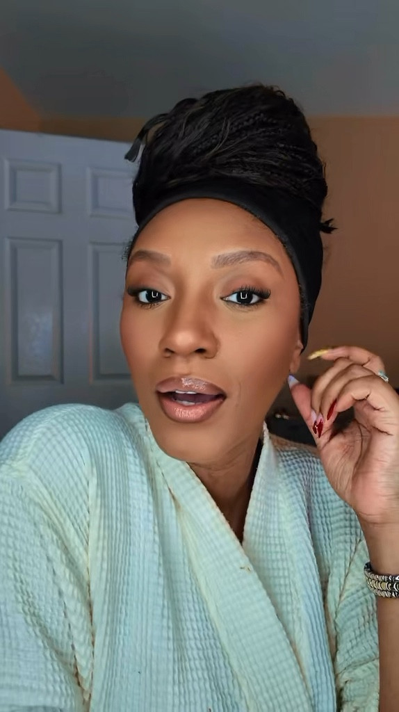Peachy Nude Lip Combo

#lipcombo 
#nudelipcombo
#lipoil

#LTKBeauty #LTKFindsUnder50 #LTKWatchNow