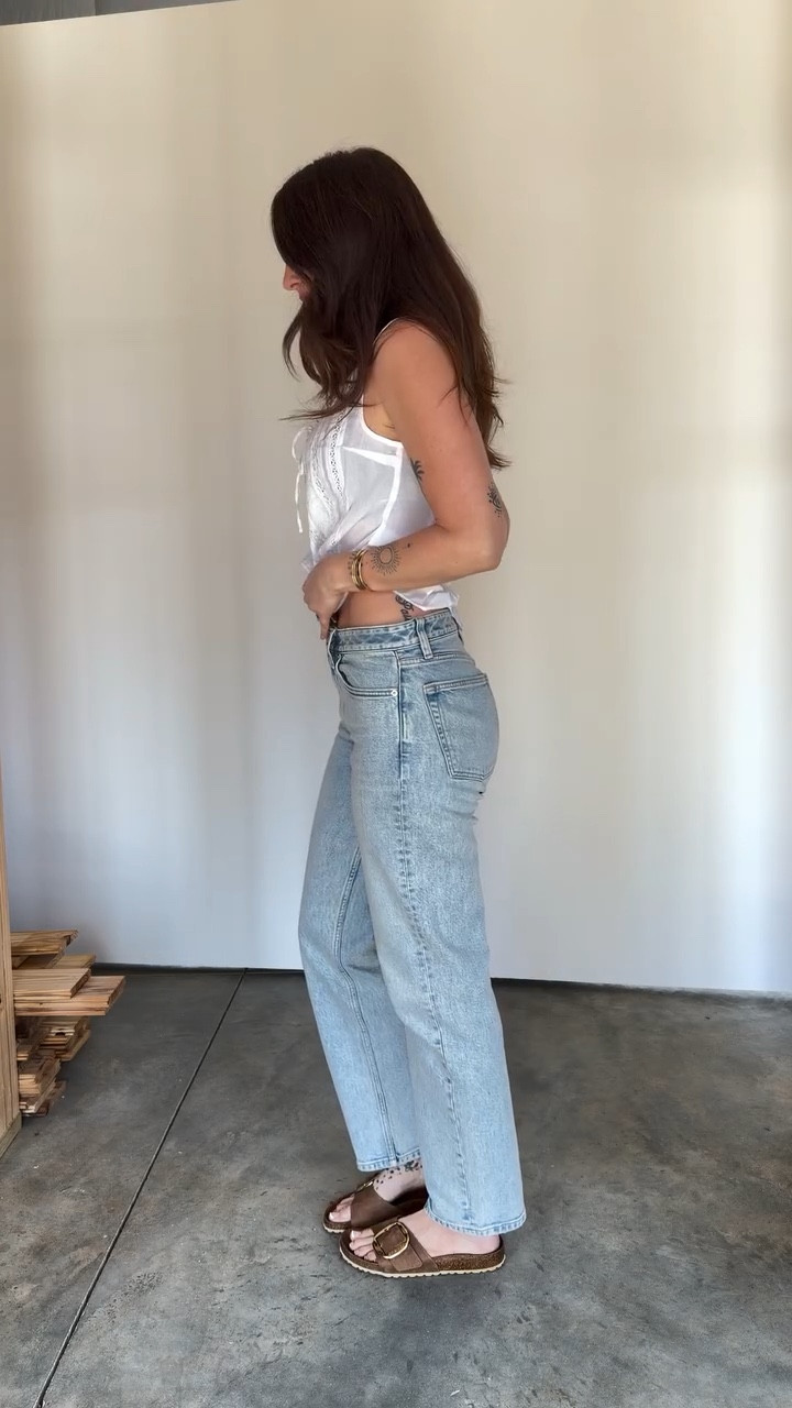 Hey! Sharing this here for the top - the jeans aren’t able to be linked, but you can head to my IG @emmer and I’ll message you the info 

I am so happy to have found a new denim brand! You will not believe how nice the jeans feel on! They have the perfect structure and also the right amount of stretch. I know you’re going to love these!! 

Yay for finding a new denim brand to love!! #Jeans 

Women’s jeans | casual jeans outfit

#LTKootd