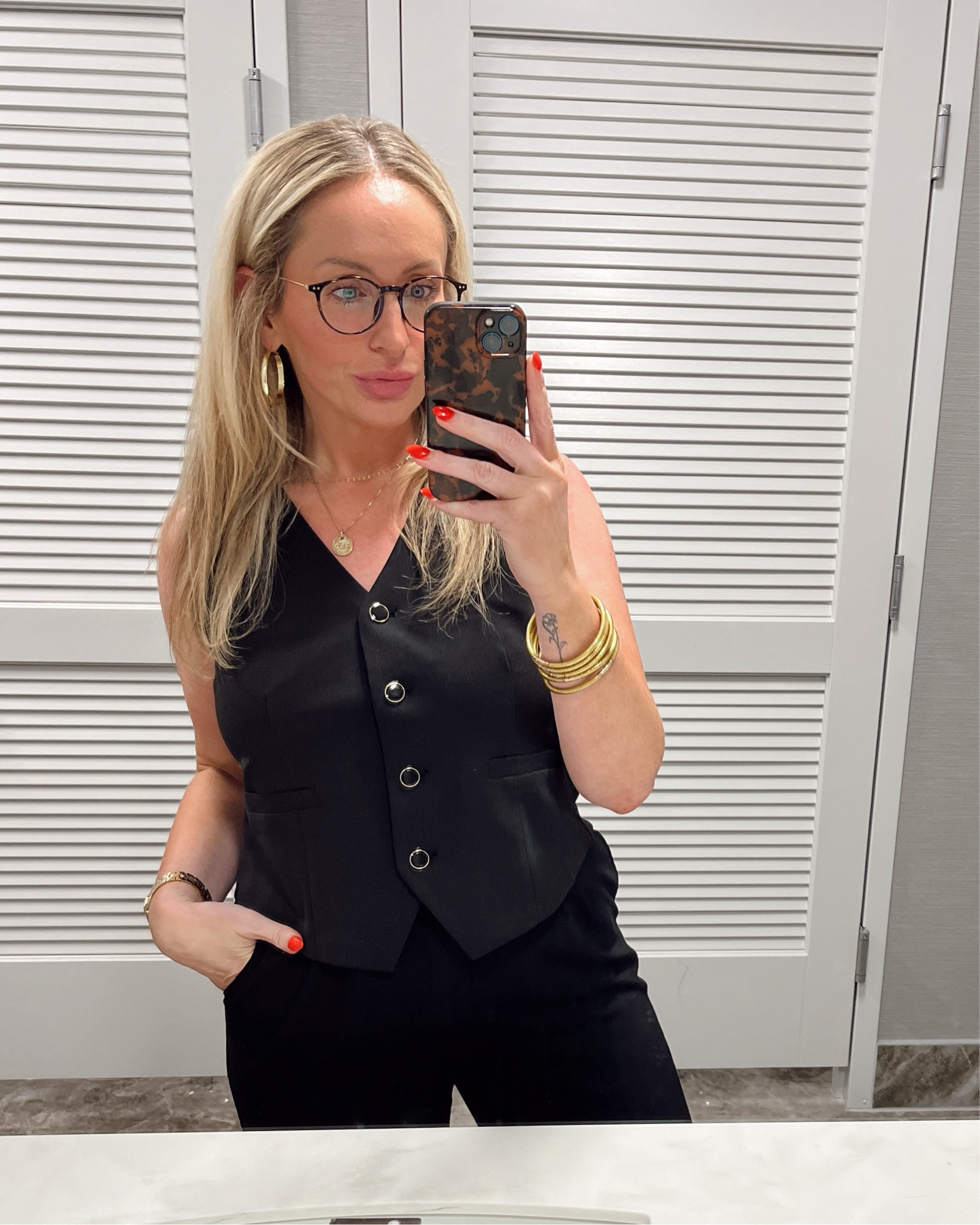 All black work ootd with leopard sneakers 👟 
.
.
.
.
#blackvest #tailoredvest #waistcoat #workoutfit
#workootd #businesscasual #midsizestyle #midsizeoutfits
#midsizeworkoutfits #leopardsneakers #walesbonneradidas 

#LTKMidsize #LTKWorkwear #LTKStyleTip