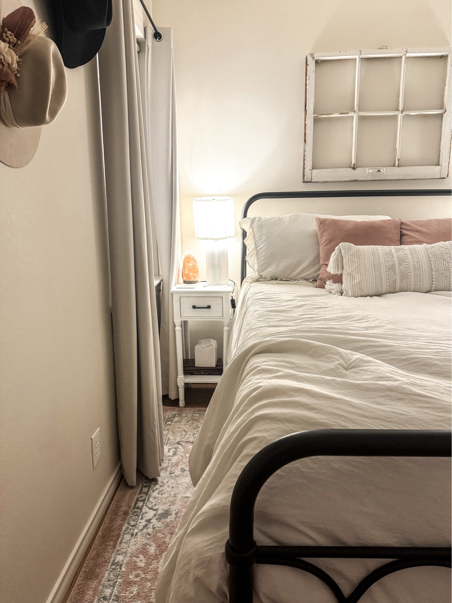 Pops of pink 💕 in my bedroom 

#LTKStyleTip #LTKHome