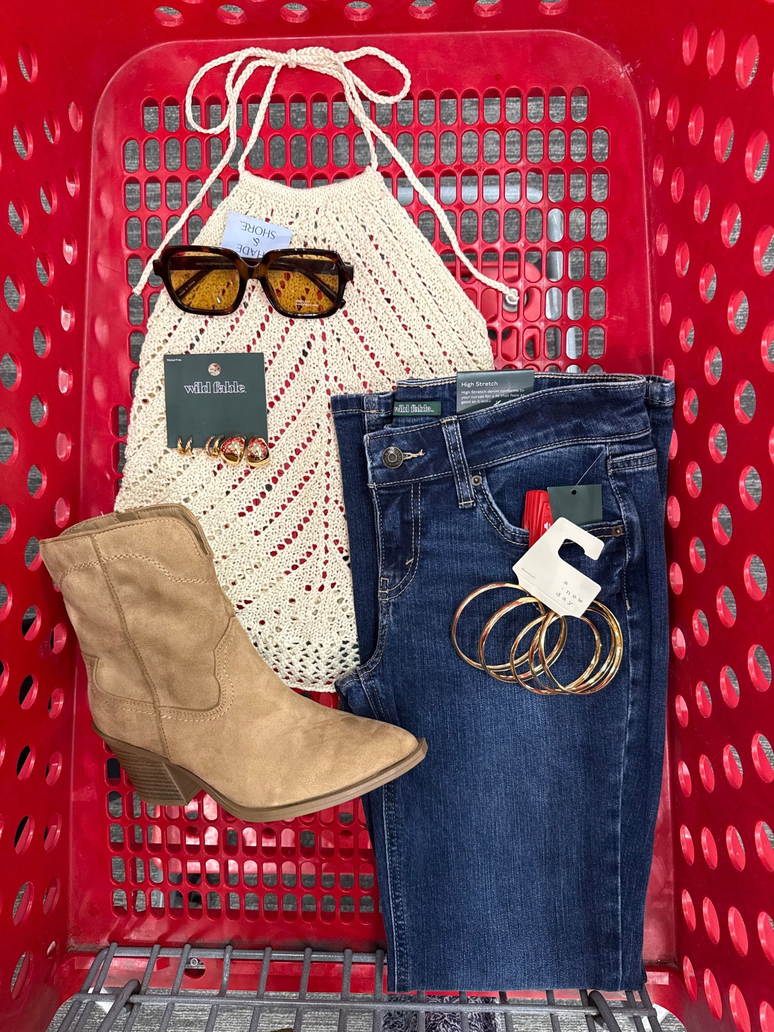 desert days, denim, and a little american girl energy ☀️

Top is not online at this time. 