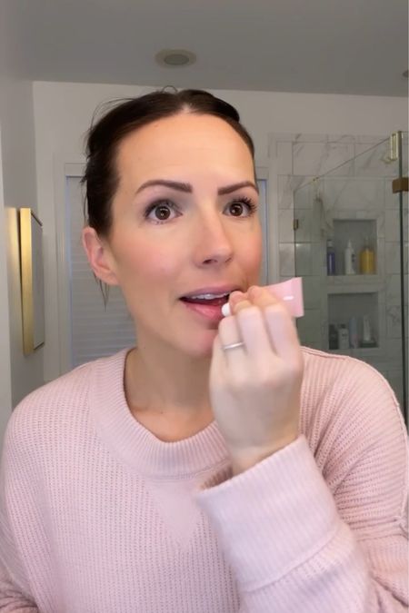 Morning skincare + 5 min makeup

#LTKbeauty