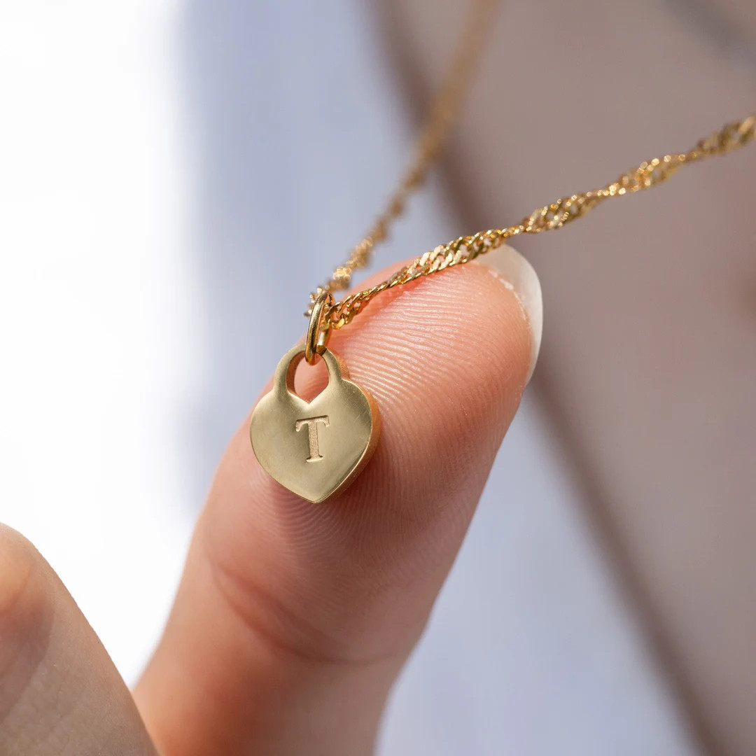 Initial Necklace by Babeina Tiny Heart Pendant Gift for Mom - Etsy | Etsy (US)