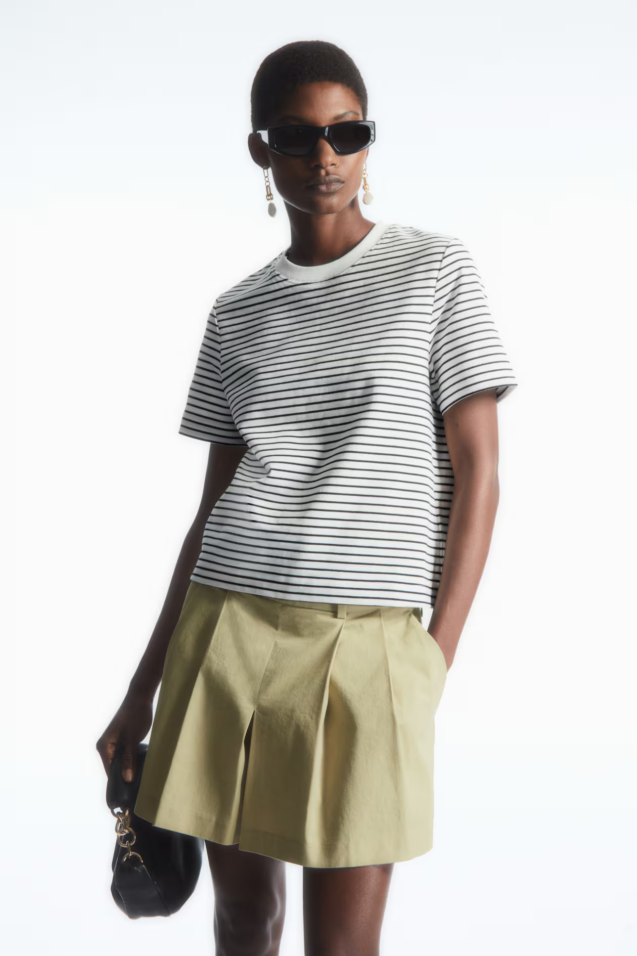 DAS ELEGANTE T-SHIRT - Cremeweiß/Schwarz - Ladies | H&M AT | H&M (DE, AT, CH, NL, FI)