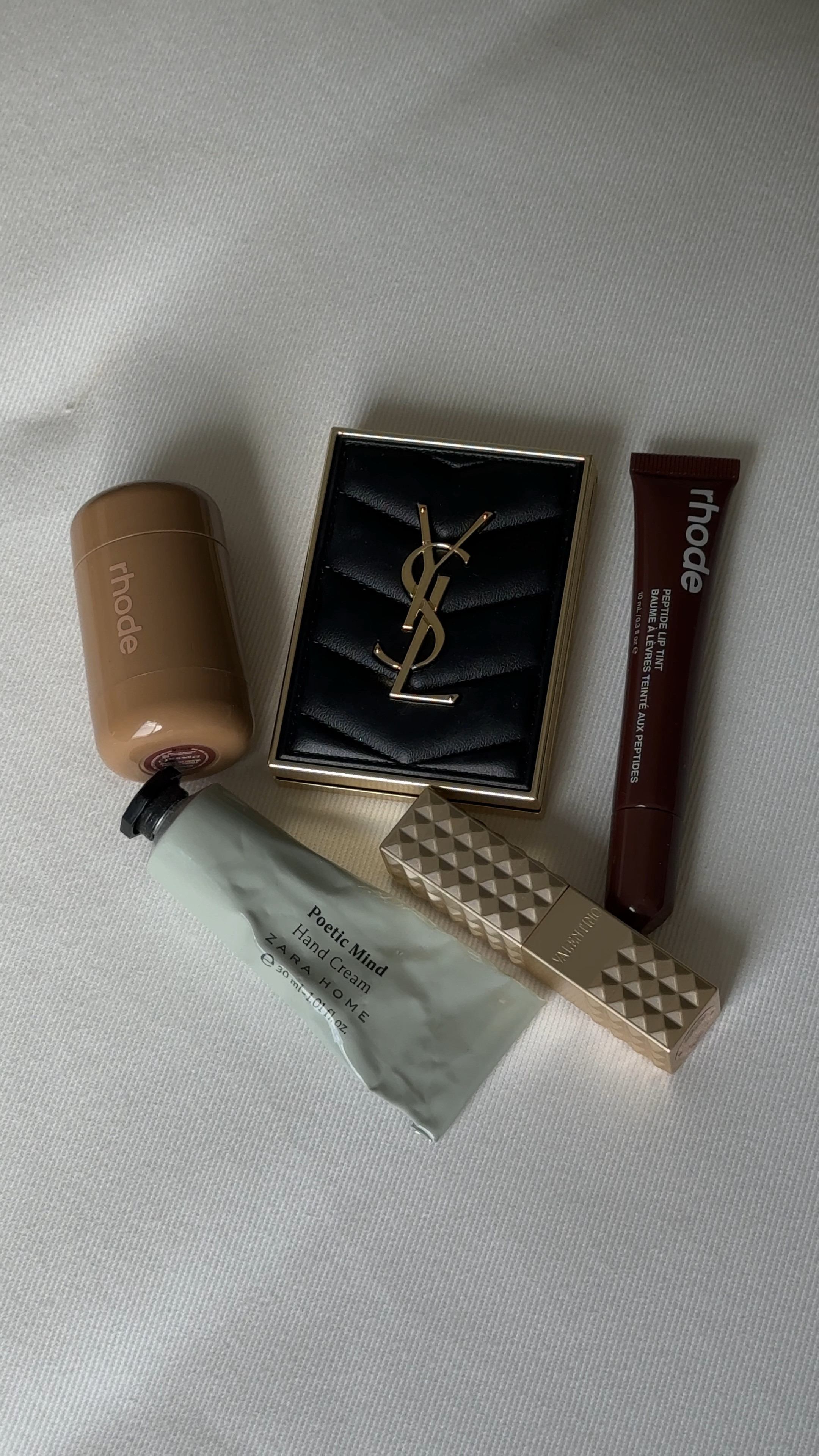 My girly essentials #yslbeauty #rhodeskin #valentinobeauty #zarahome

#LTKBeauty