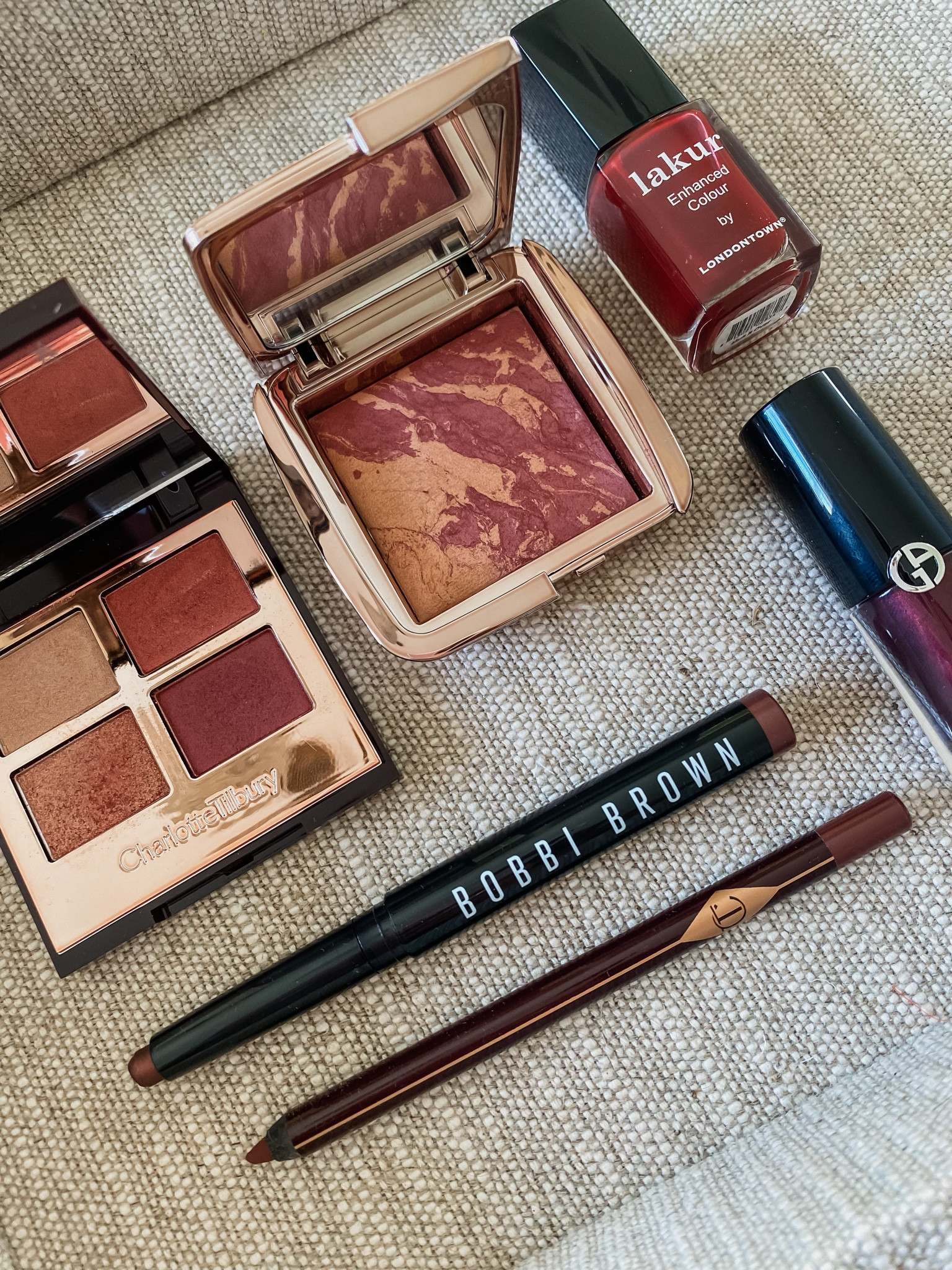 Fall beauty. Nordstrom beauty. @nordstrombeauty #nordstrompartner #ad 
Eyeshadow palette - Walk of no Shame
Blush - At Night
Bobbi Brown - Mulberry
Eye liner - Pillow Talk
Liquid eyeshadow - Night Viper
Nail - Mull it Over


#LTKSeasonal #LTKbeauty
