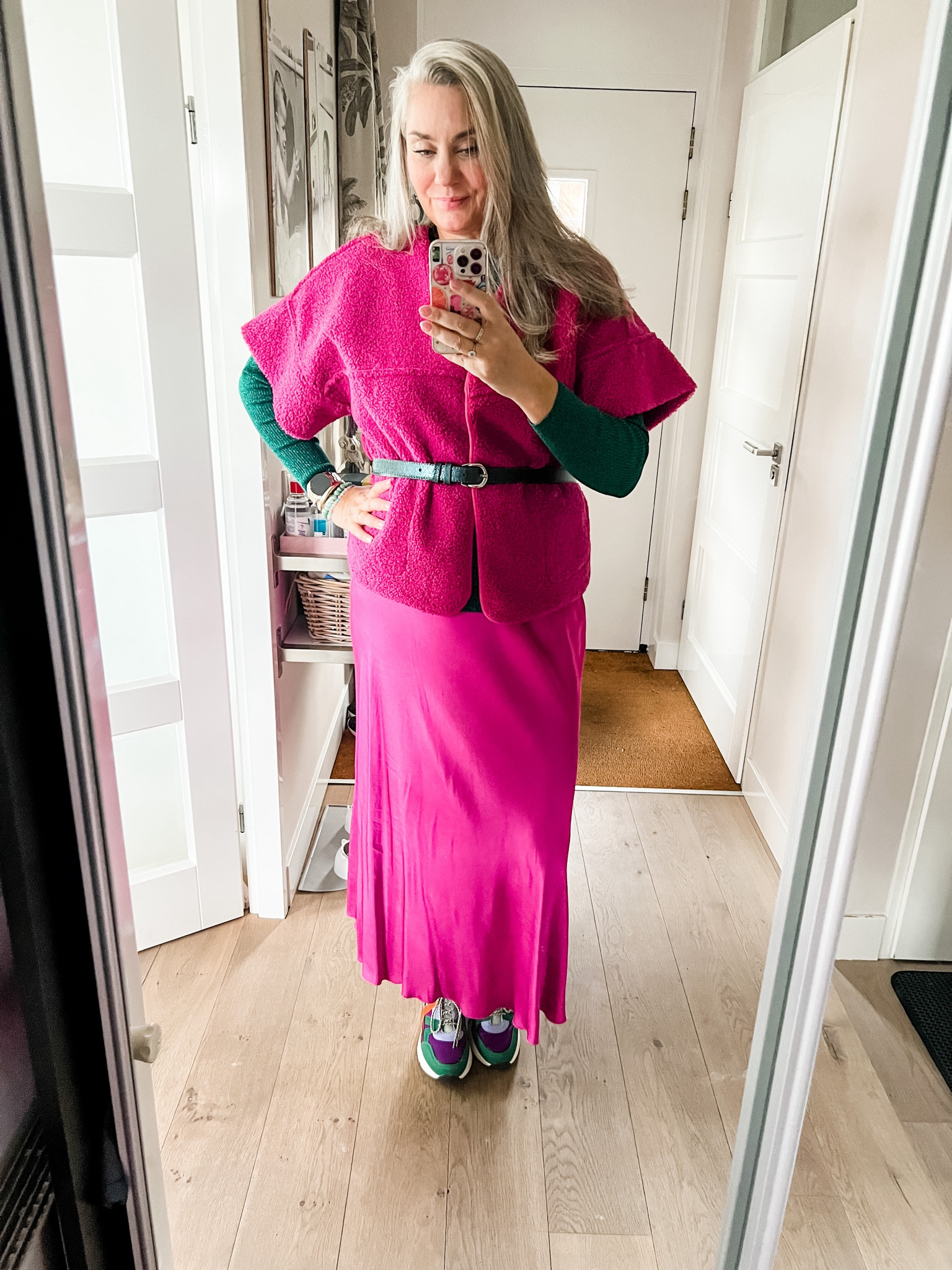 Ootd - Sunday. Pink satin skirt (Lawrence Grey, 42) paired with a bottle green jumper (HEMA, ly) and a pink teddy vest (secondhand) a green belt (Shoeby) and multi colored sneakers. 



#LTKautumn #LTKeurope #LTKnederlands