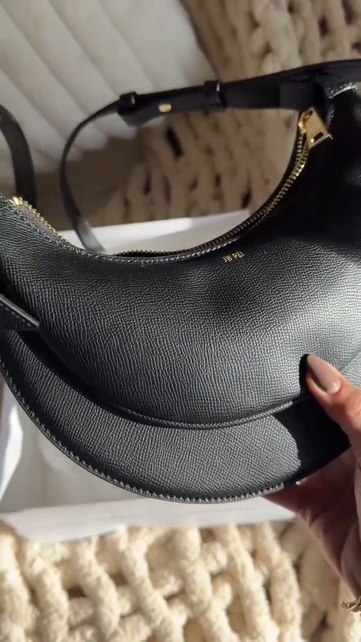 love a good classic black purse 🖤 @jwpei_official #jwpei #blackpurse #unboxing