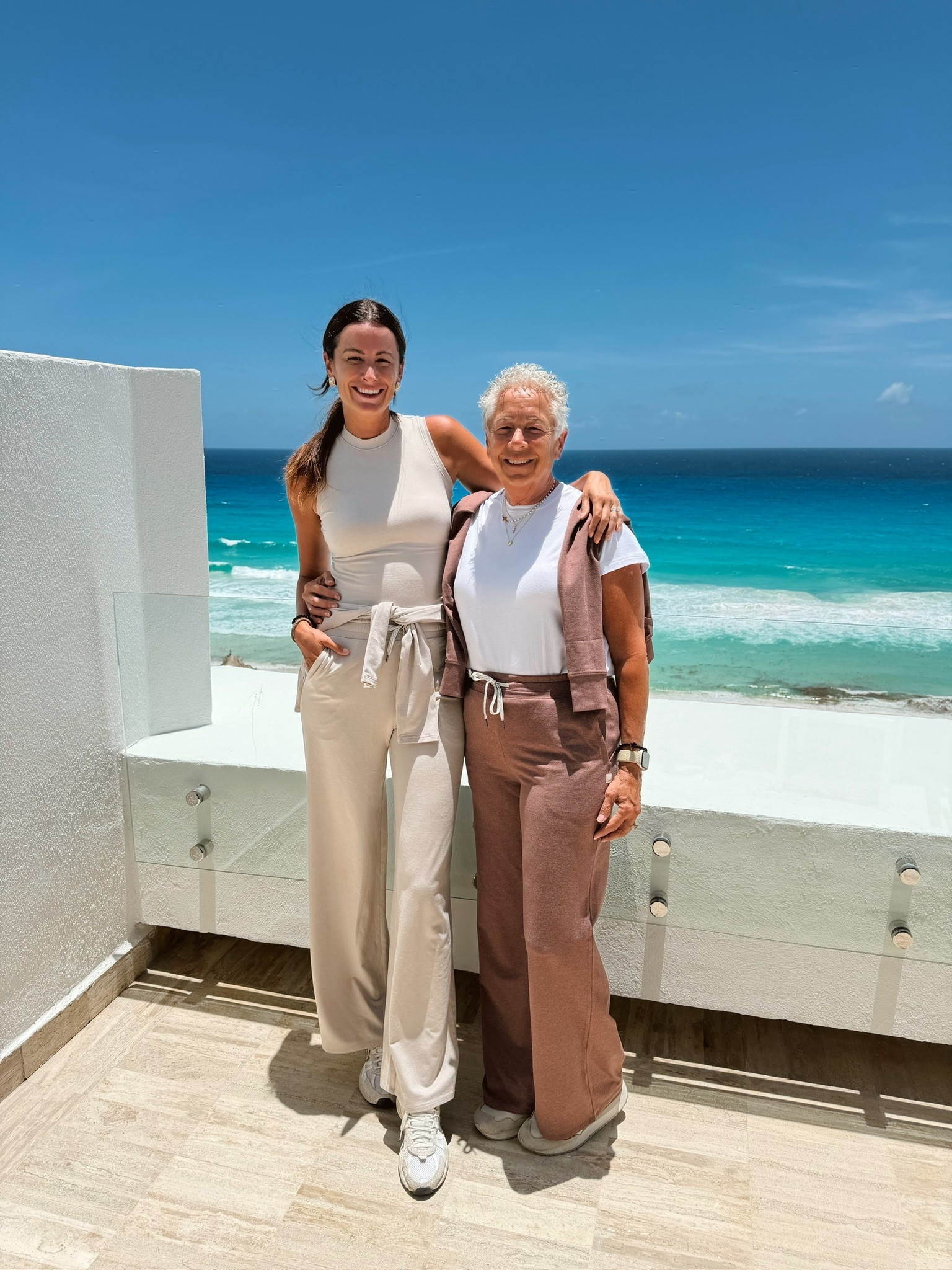 Travel day looks in our matching Vuori! This material is a dream!!!

#LTKootd #LTKTall #LTKTravel