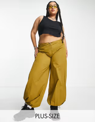 Daisy Street Plus relaxed wide leg parachute pants with drawstring waist in khaki | ASOS (Global)