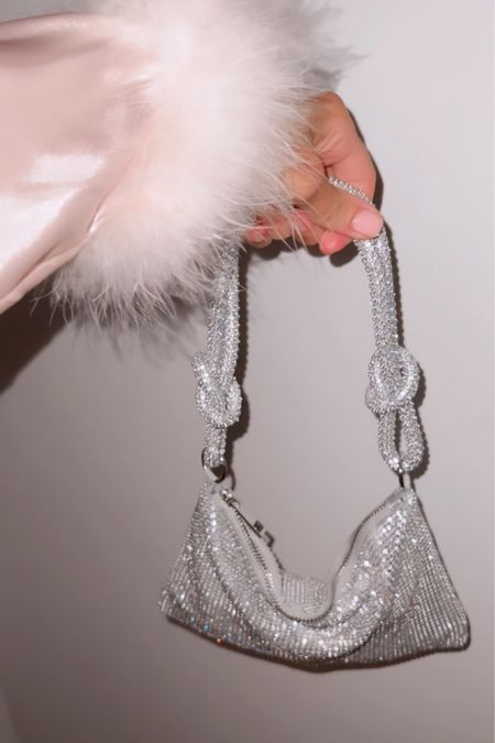 Sparkly bag from amazon 


#LTKstyletip #LTKHoliday #LTKparties