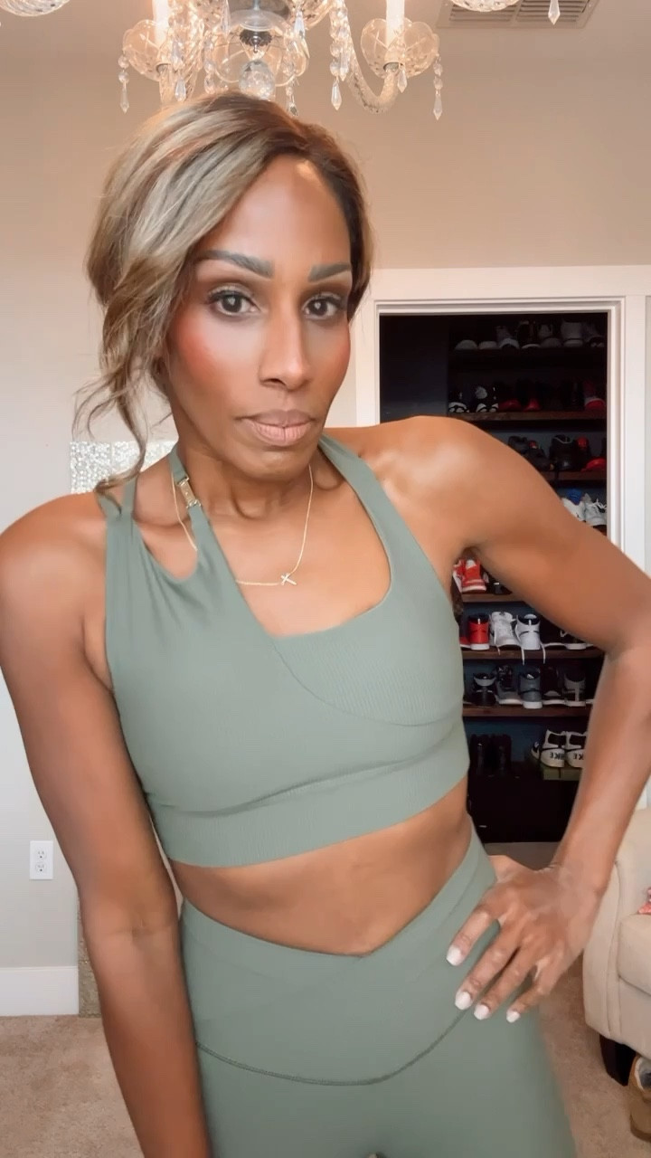 The @vetchy workout line is 👌🏾 everything is so flattering and comfortable and the sweatshirts are so soft! The army green color is new and so pretty!! 



#LTKfitness #LTKstyletip #LTKfindsunder100