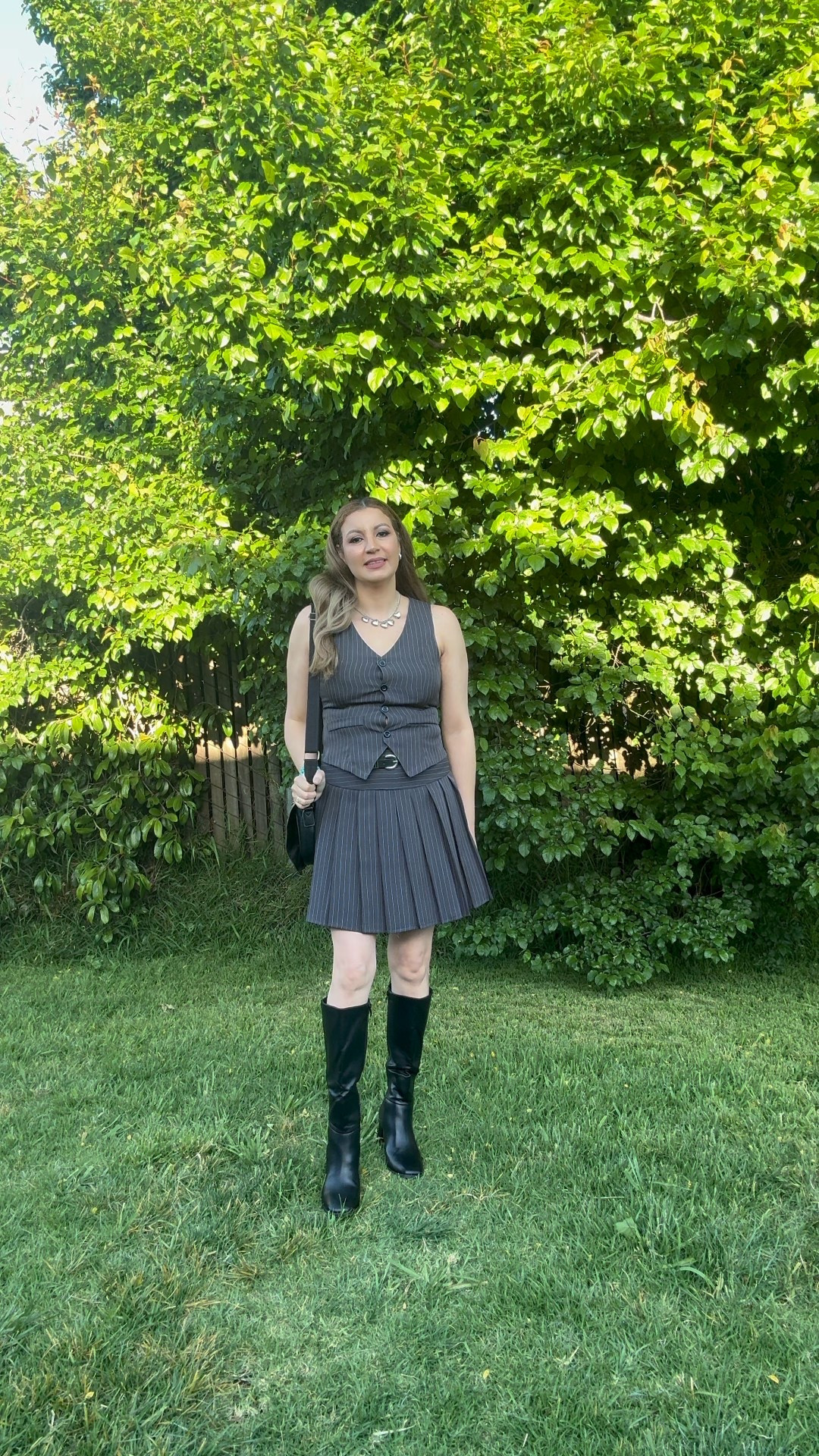 2PCS DARK GRAY 1960S PINSTRIPES TOP & PLEATED SKIRT.
Size:L

#LTKStyleTip #LTKSeasonal #LTKSaleAlert