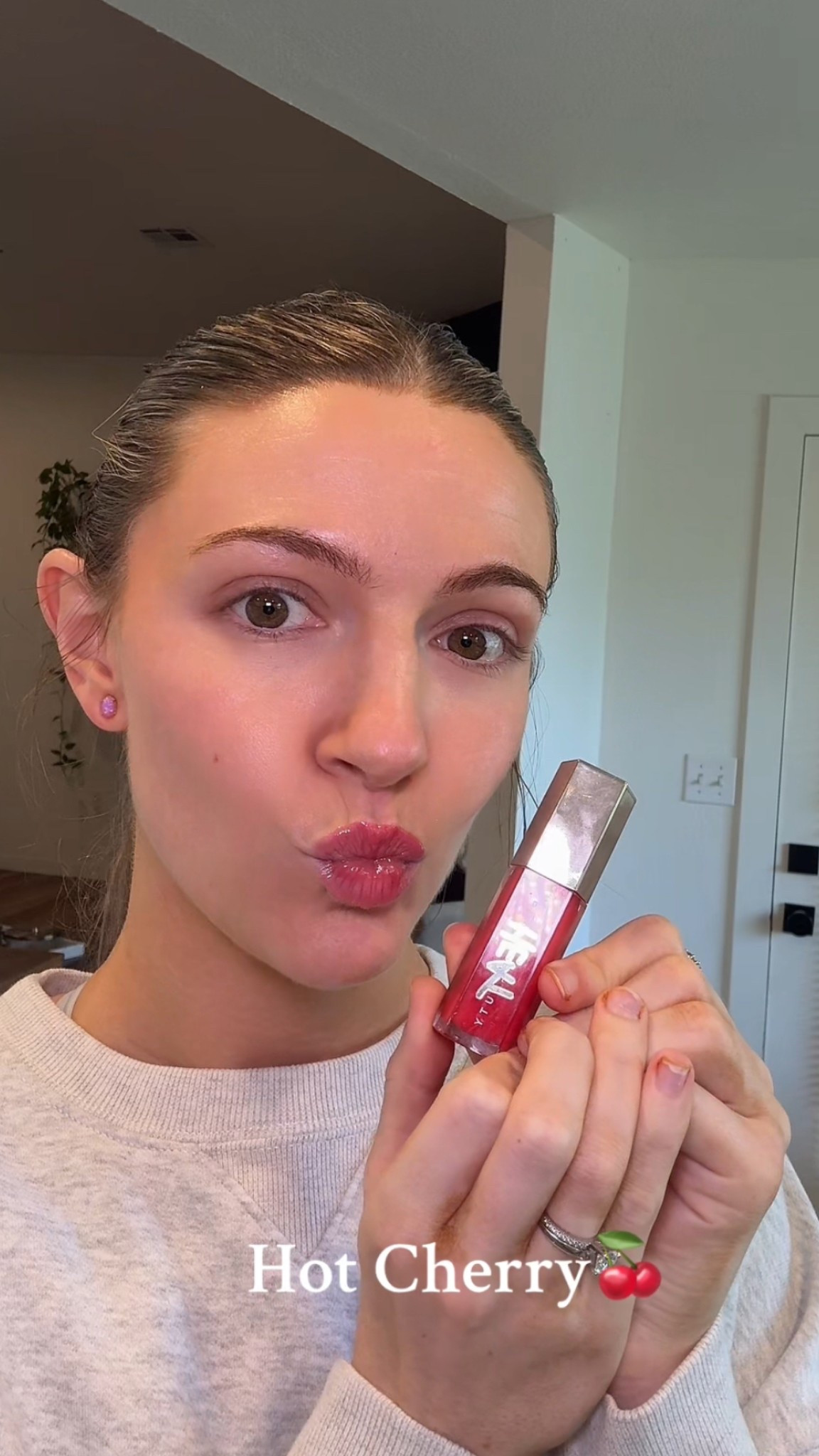 I have an obsession with any @Fenty Beauty lip oil, cream, gloss, etc!!!! Here’s swatches of every lip I have in my collection 🫶🏼👄

#fentybeauty #lipgloss #sephora #ulta 