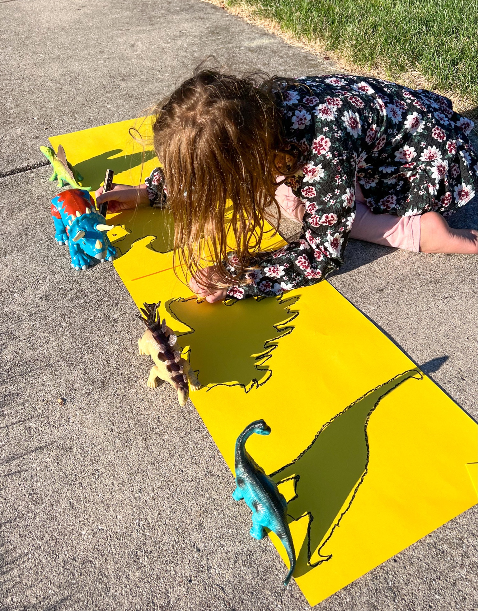 Shadow tracing! Easy low prep kids’ activity - perfect preschool craft! Set up objects and trace the shadows!

#LTKFamily #LTKKids